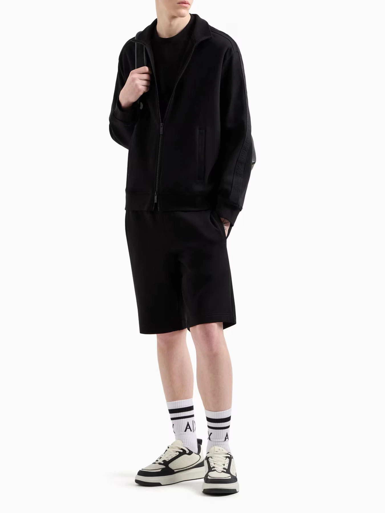 Худи и свитшоты Armani Exchange модель XM000311-AF10365-UC001 Худи и свитшоты Armani Exchange модель XM000311-AF10365-UC001 Фото