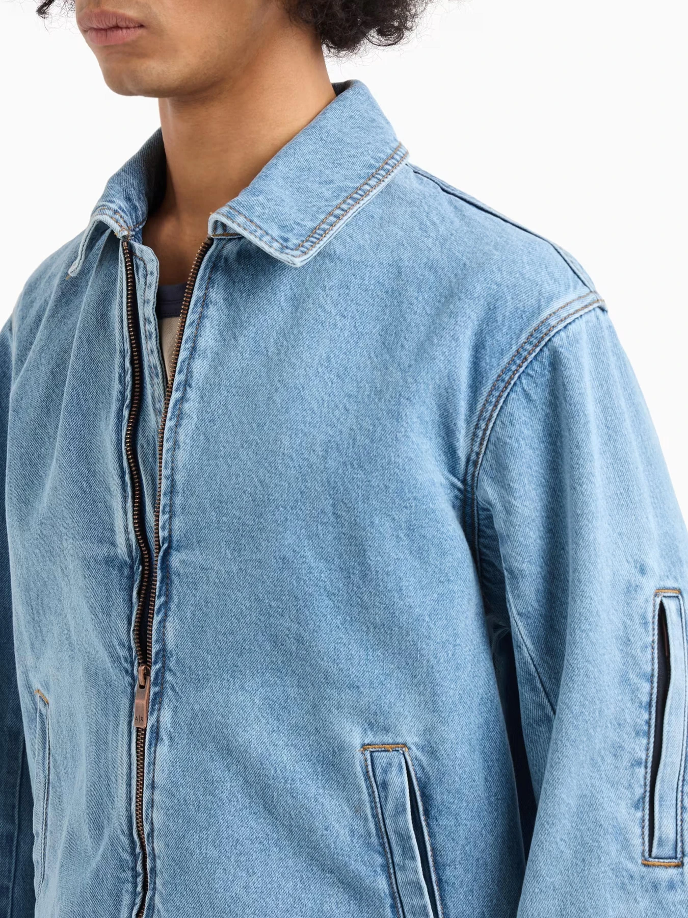 Куртки и дубленки Armani Exchange модель XM000383-AF13367-MB003 Куртки и дубленки Armani Exchange модель XM000383-AF13367-MB003 Фото