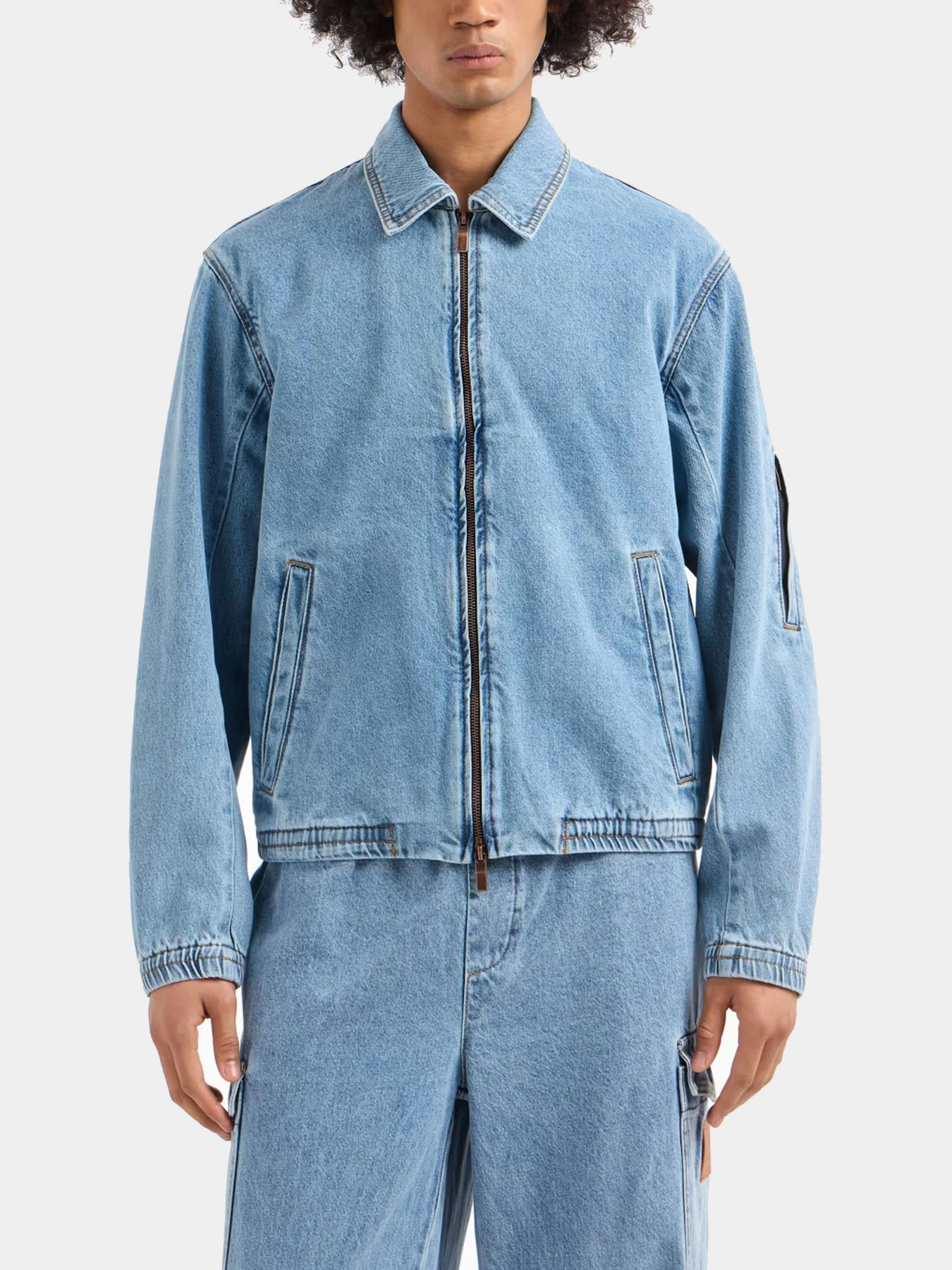Куртки и дубленки Armani Exchange модель XM000383-AF13367-MB003 Куртки и дубленки Armani Exchange модель XM000383-AF13367-MB003 Фото