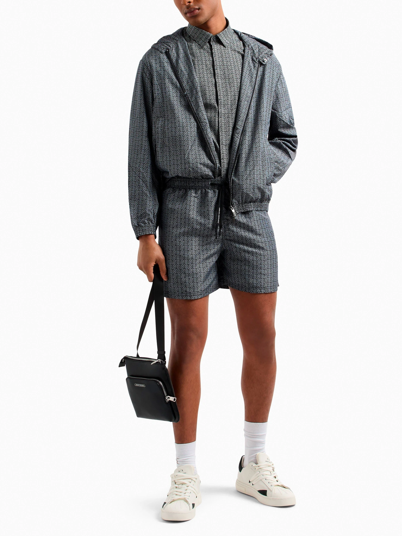 Куртки и дубленки Armani Exchange модель XM000407-AF13176-FC012 Куртки и дубленки Armani Exchange модель XM000407-AF13176-FC012 Фото