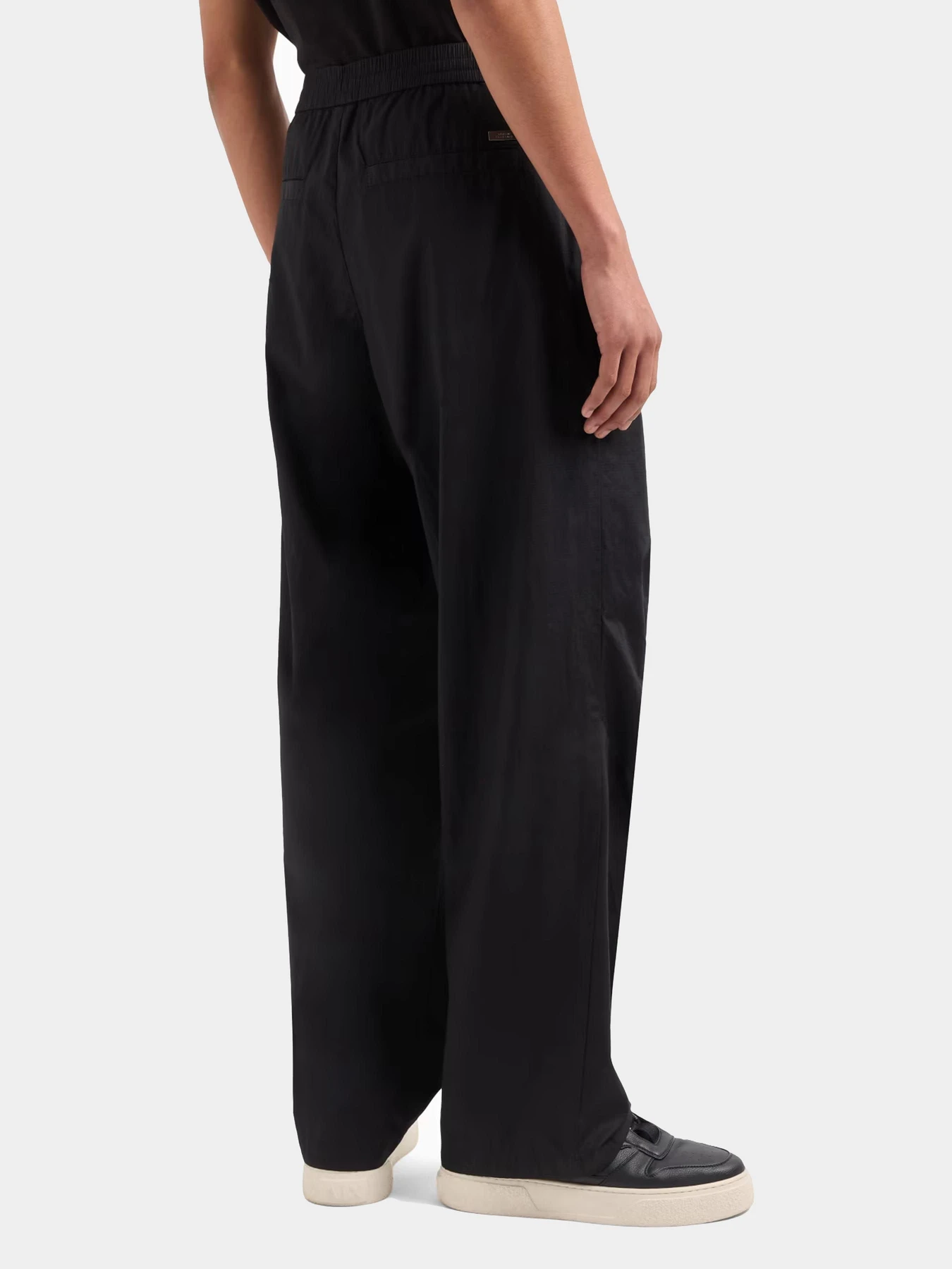 Брюки Armani Exchange модель XM000456-AF13175-UC001 Брюки Armani Exchange модель XM000456-AF13175-UC001 Фото
