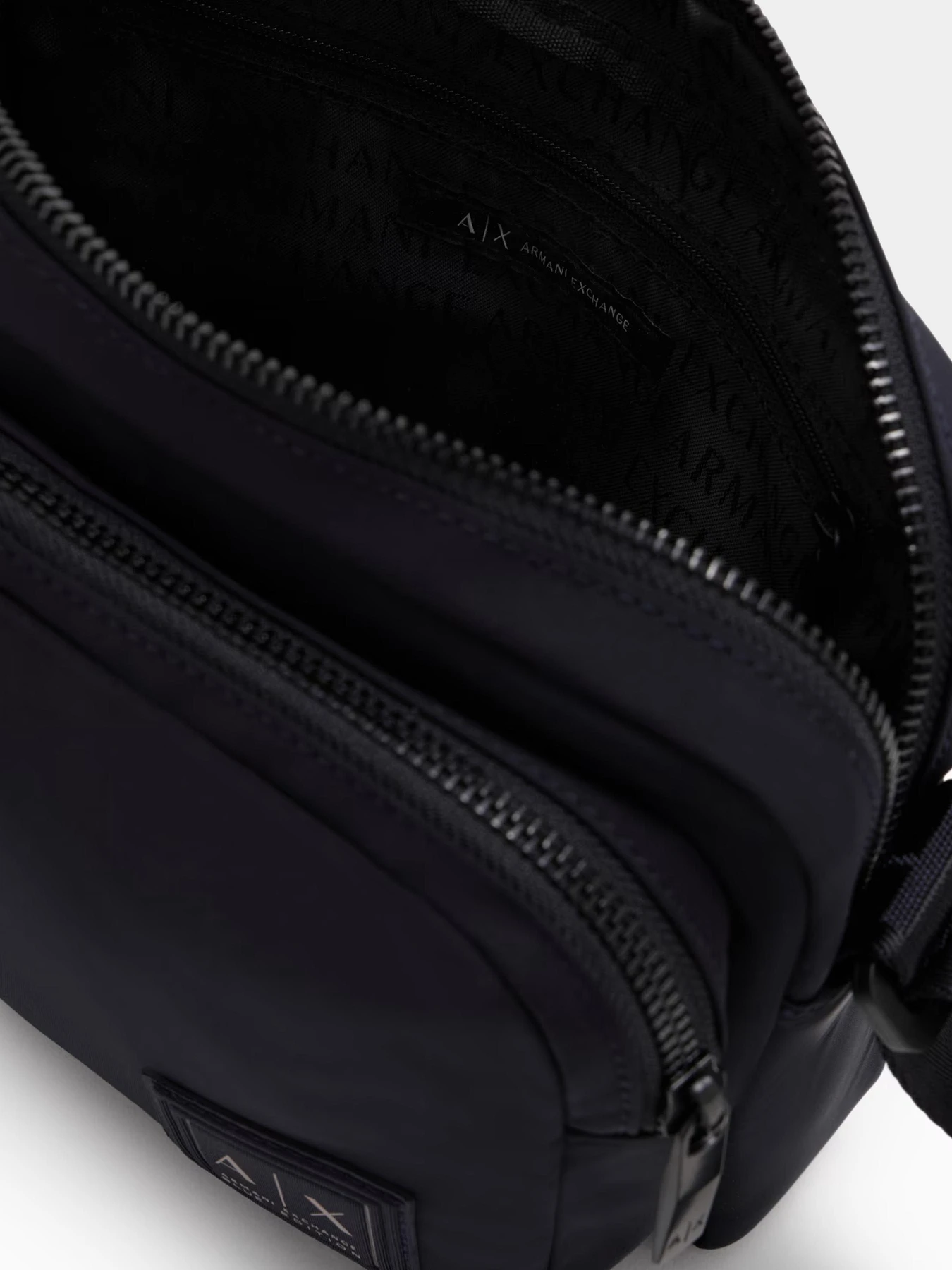 Сумки Armani Exchange модель XM000681-AF12908-UB101 Фото