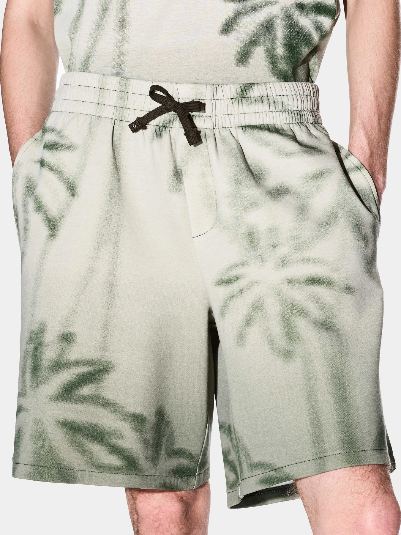 Шорты Armani Exchange модель XM000732-AF13047-F1013 Шорты Armani Exchange модель XM000732-AF13047-F1013 Фото