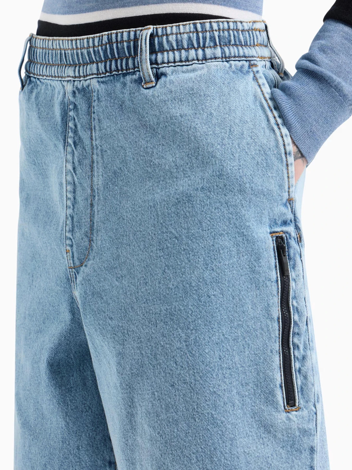 Шорты Armani Exchange модель XM001232-AF13367-MB003 Шорты Armani Exchange модель XM001232-AF13367-MB003 Фото