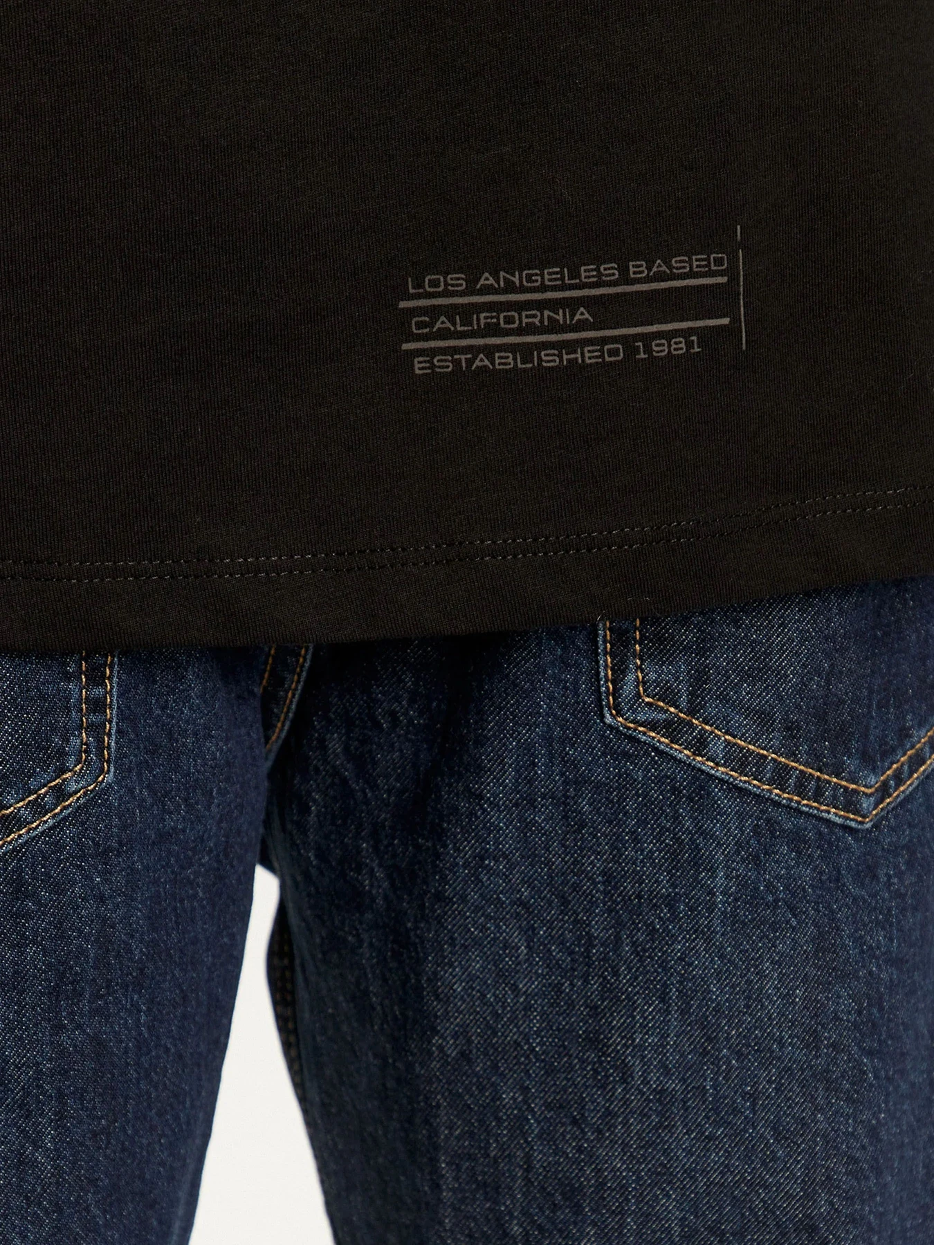 Футболки и поло GUESS модель Z4BI02-I3Z14-JBLK Футболки и поло GUESS модель Z4BI02-I3Z14-JBLK Фото