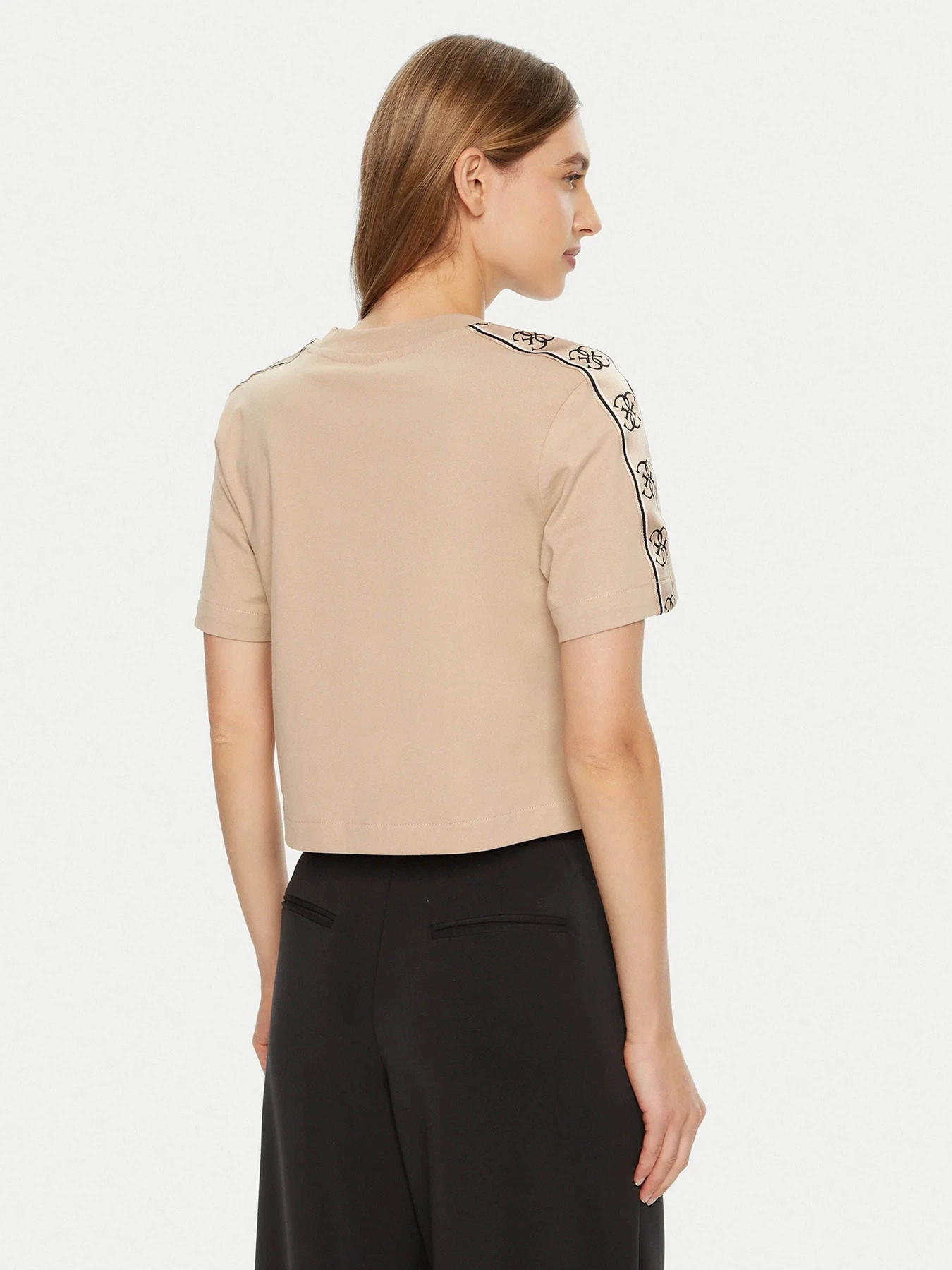 Футболки и поло GUESS модель V3RI08-I3Z14-G1L9 Футболки и поло GUESS модель V3RI08-I3Z14-G1L9 Фото