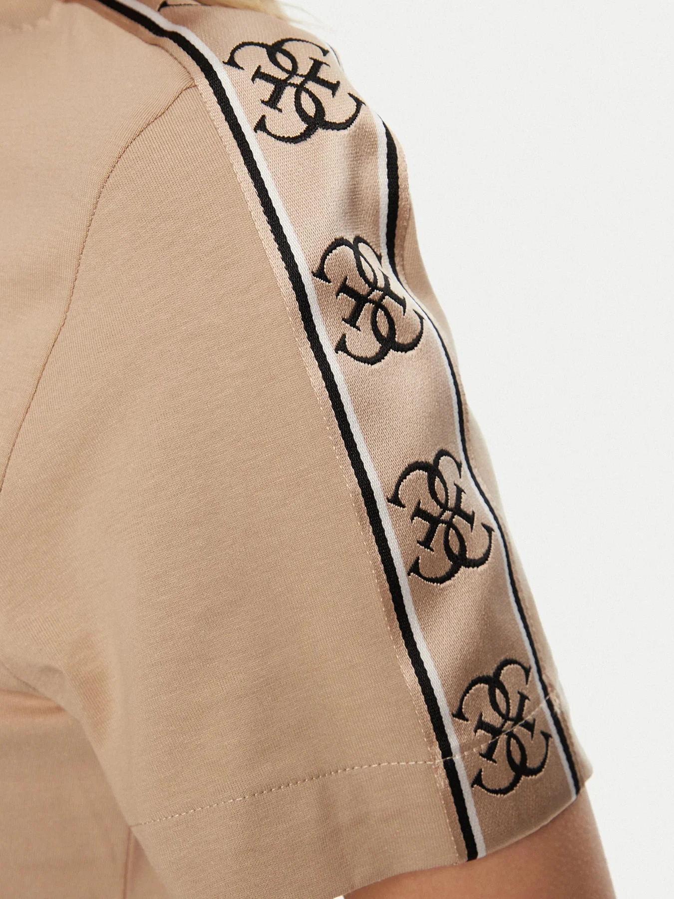 Футболки и поло GUESS модель V3RI08-I3Z14-G1L9 Футболки и поло GUESS модель V3RI08-I3Z14-G1L9 Фото