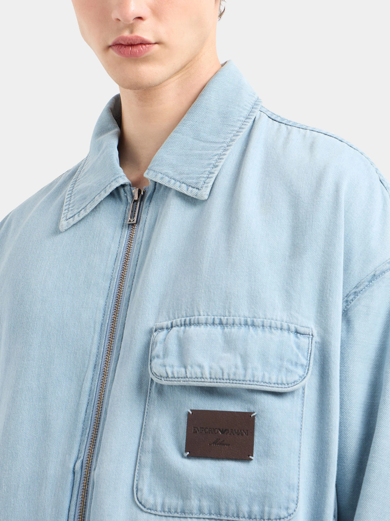 Куртки и дубленки Emporio Armani модель EM001149-AF13428-MB003 Куртки и дубленки Emporio Armani модель EM001149-AF13428-MB003 Фото