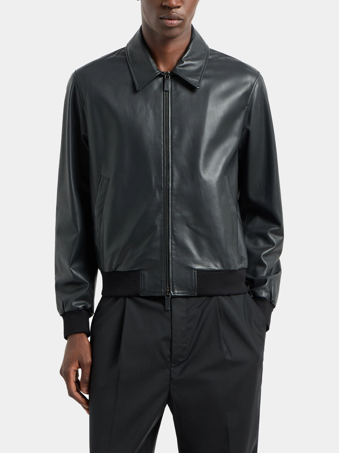 Куртки и дубленки Emporio Armani модель EM001889-AF15420-UC001 Куртки и дубленки Emporio Armani модель EM001889-AF15420-UC001 Фото