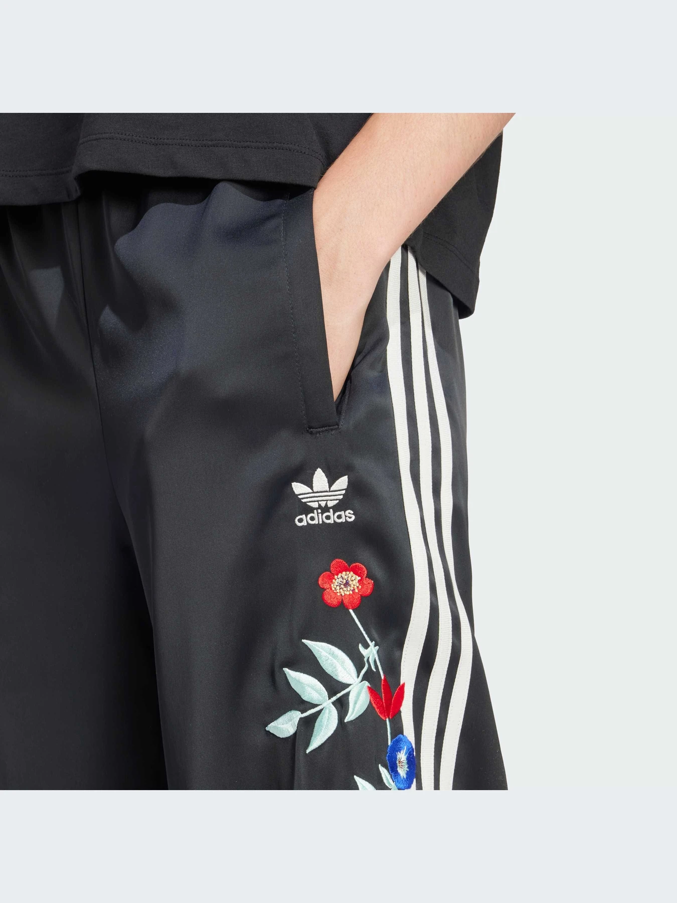 Брюки Adidas Graphics модель IT5377-KZ Брюки Adidas Graphics модель IT5377-KZ Фото