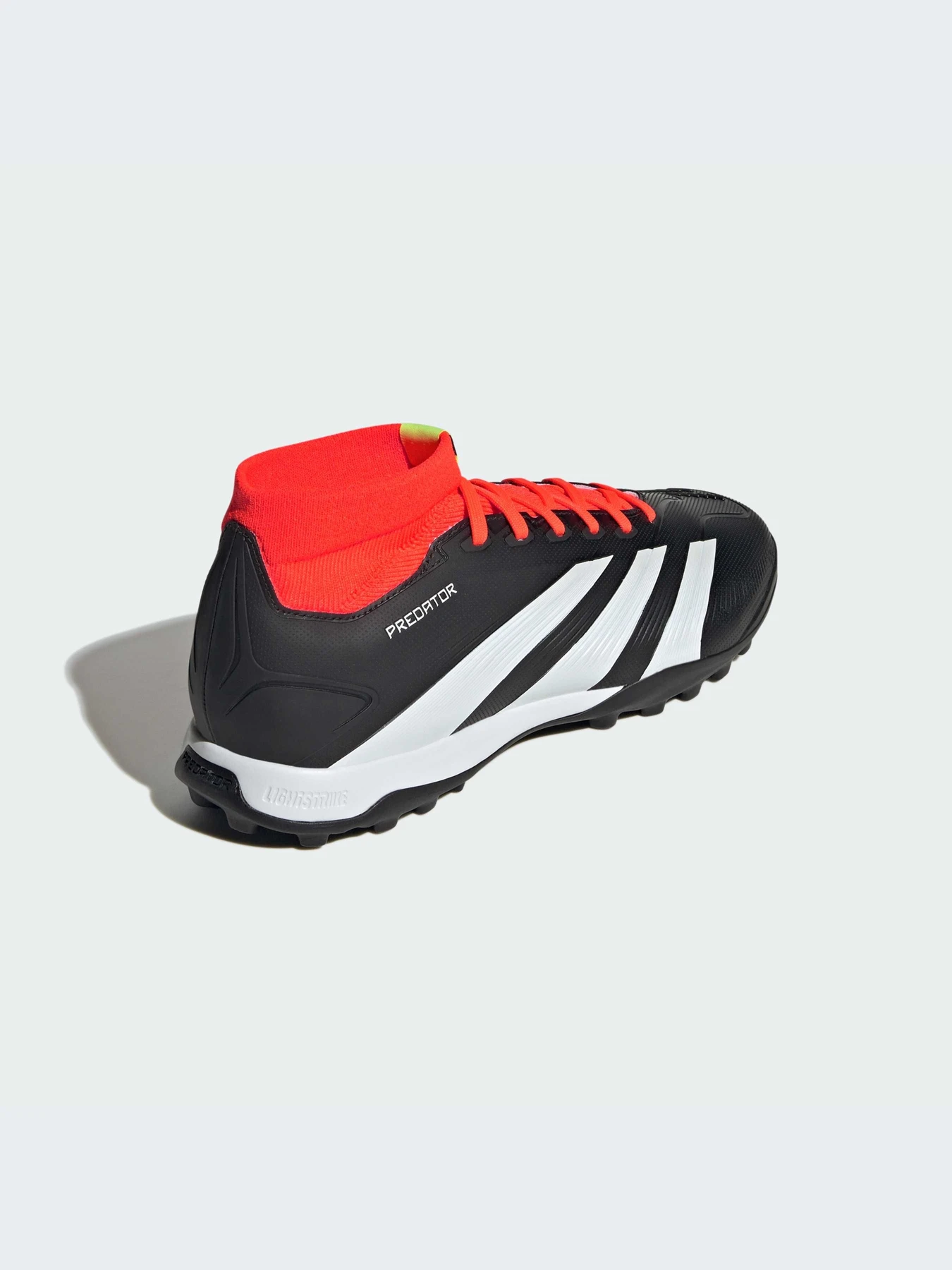 Кроссовки Adidas Predator модель IG7718-KZ Кроссовки Adidas Predator модель IG7718-KZ Фото