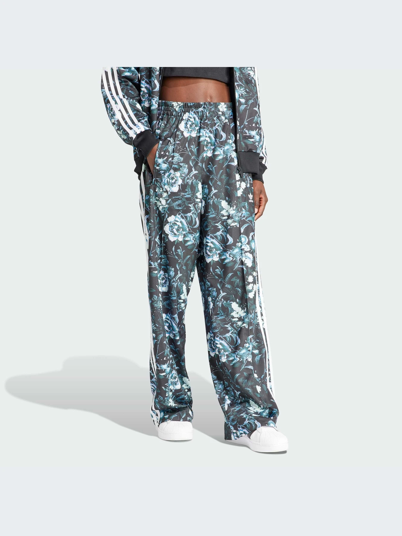 Брюки Adidas Graphics модель II3181-KZ Брюки Adidas Graphics модель II3181-KZ Фото
