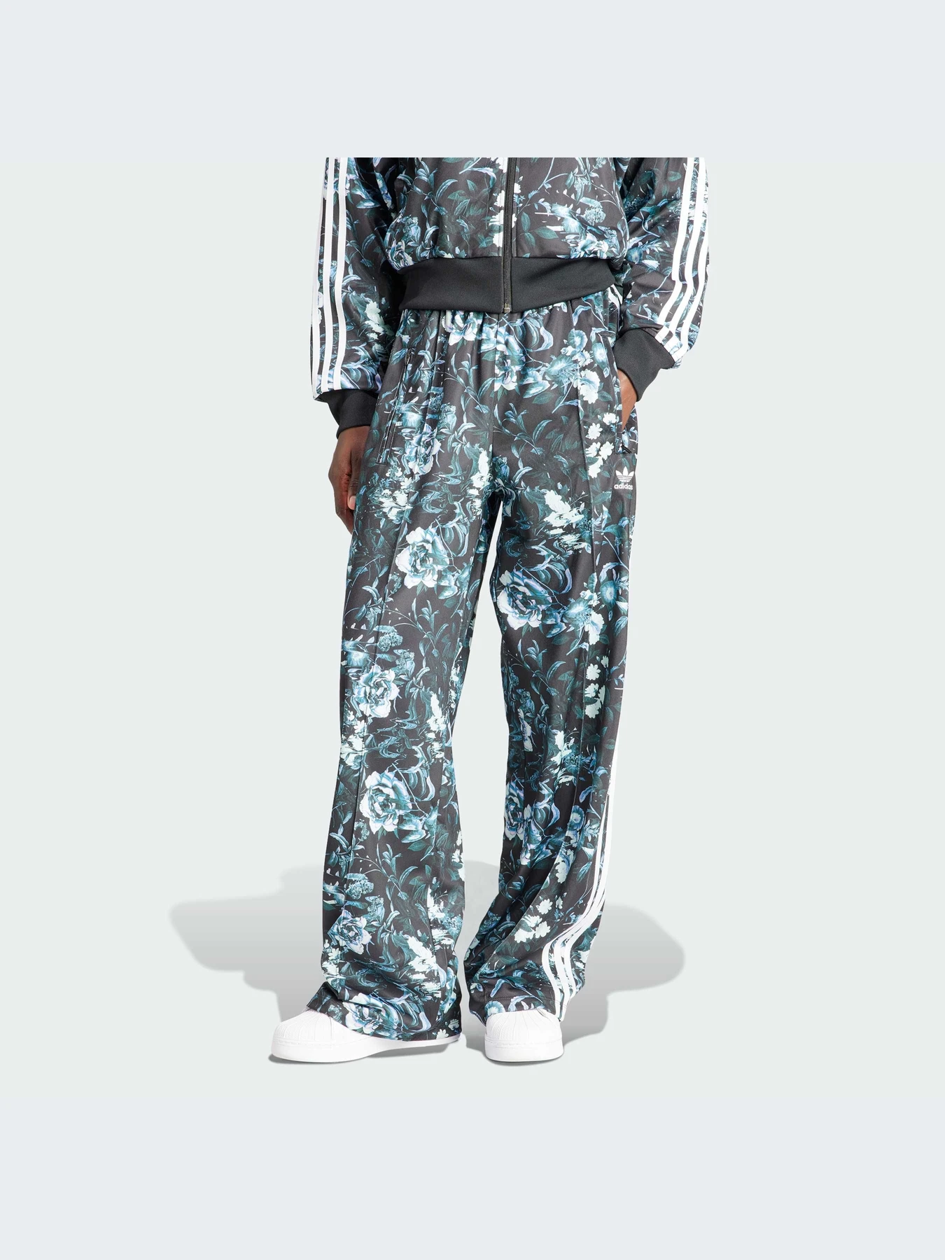 Брюки Adidas Graphics модель II3181-KZ Брюки Adidas Graphics модель II3181-KZ Фото