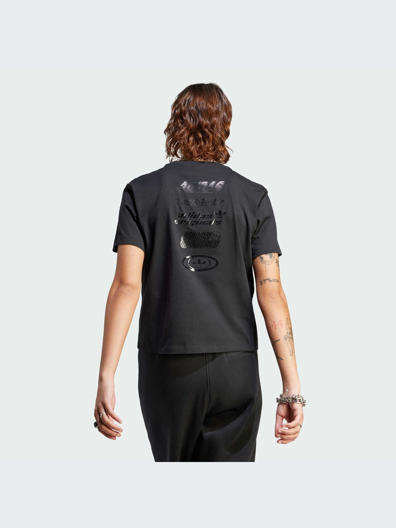 Футболки и поло Adidas Graphics модель II3185-KZ Футболки и поло Adidas Graphics модель II3185-KZ Фото