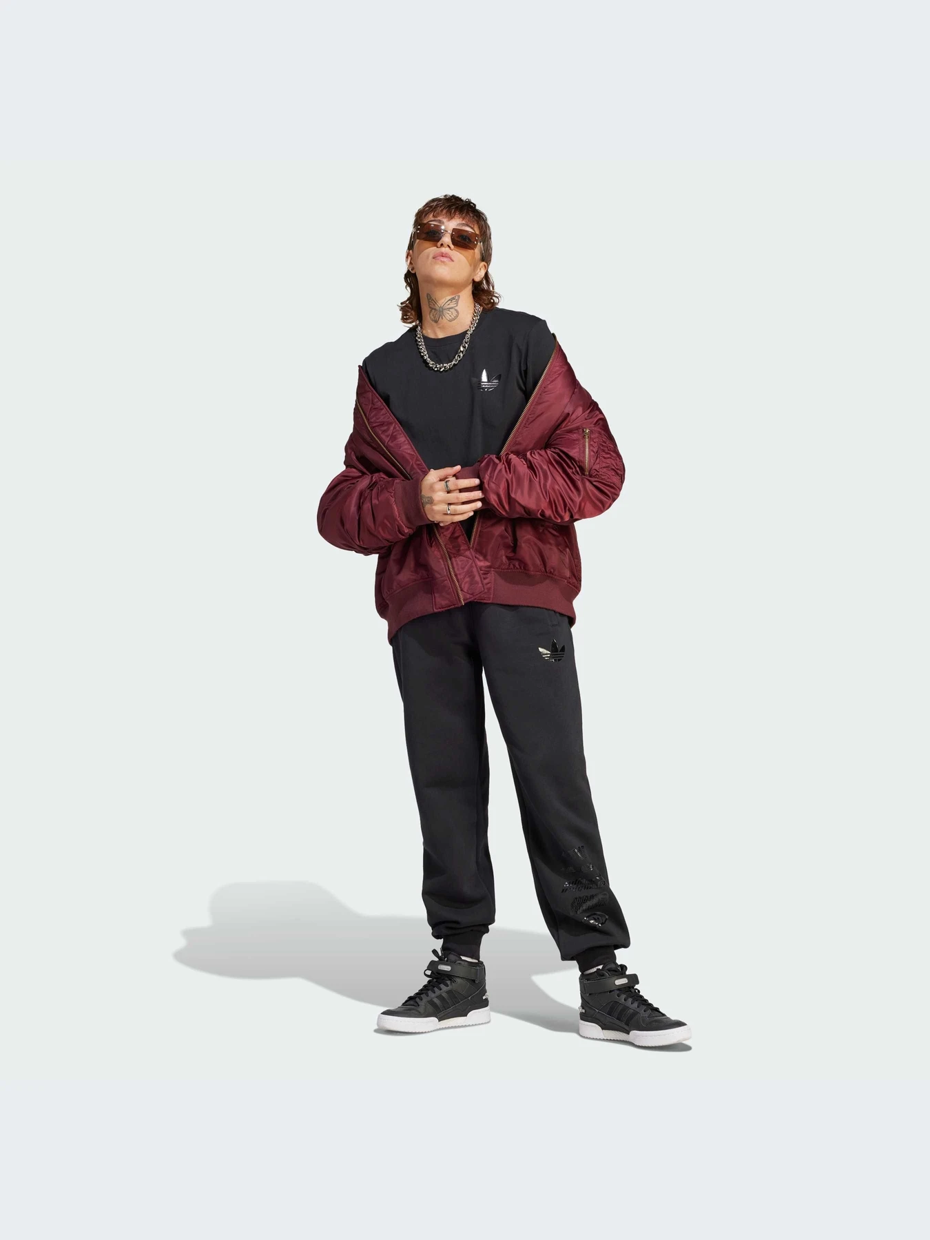 Футболки и поло Adidas Graphics модель II3185-KZ Футболки и поло Adidas Graphics модель II3185-KZ Фото