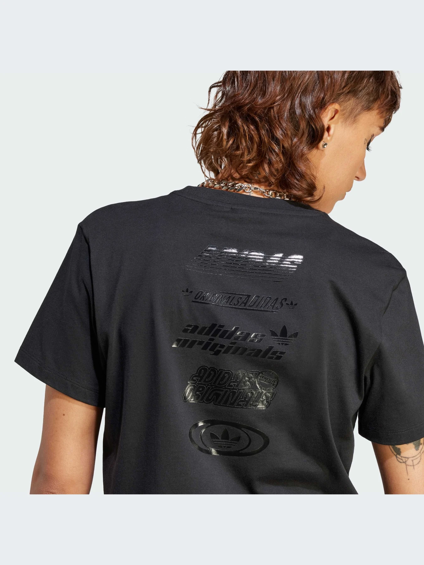 Футболки и поло Adidas Graphics модель II3185-KZ Футболки и поло Adidas Graphics модель II3185-KZ Фото