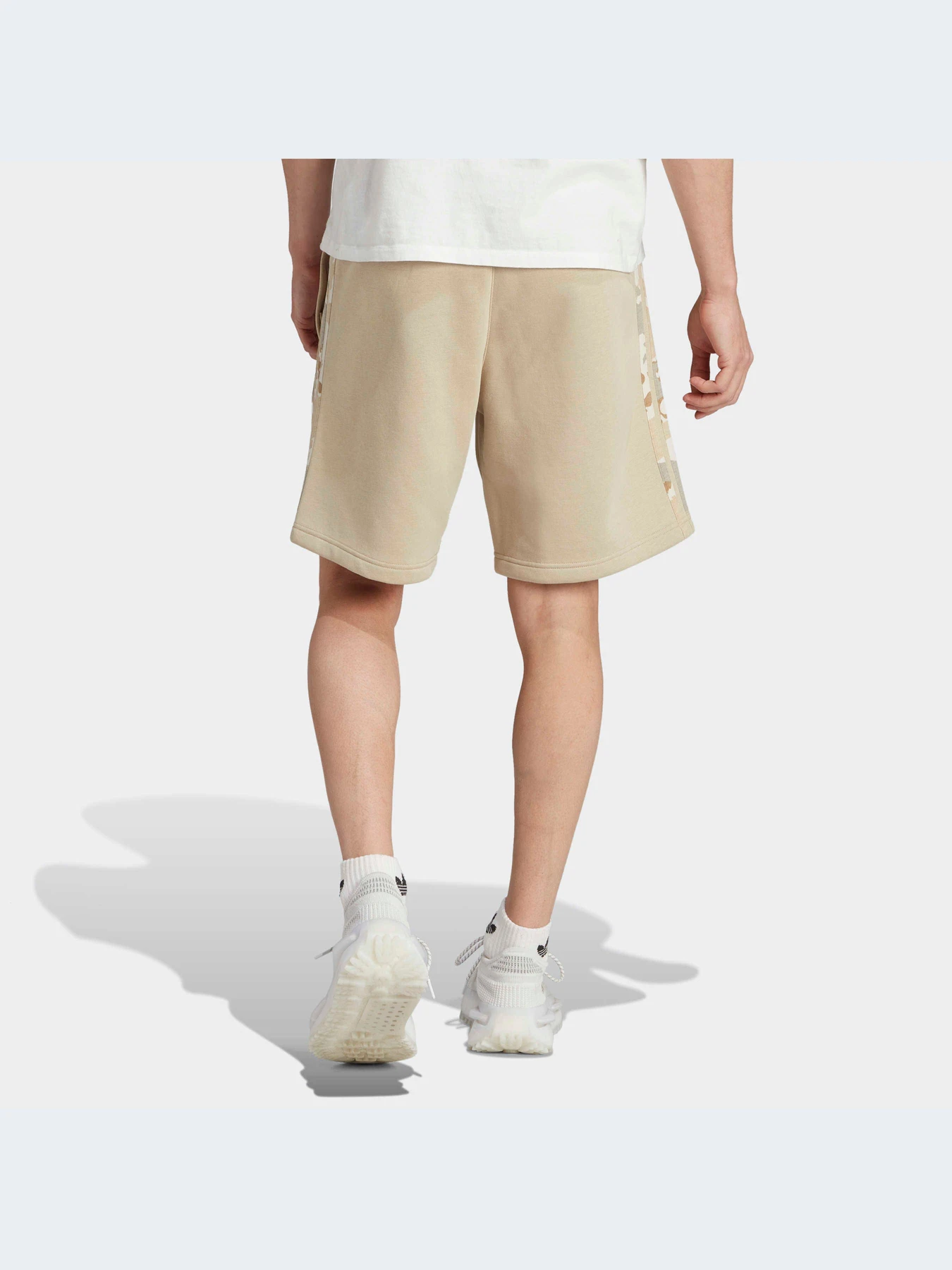Шорты Adidas Graphics модель IU4680-KZ Шорты Adidas Graphics модель IU4680-KZ Фото
