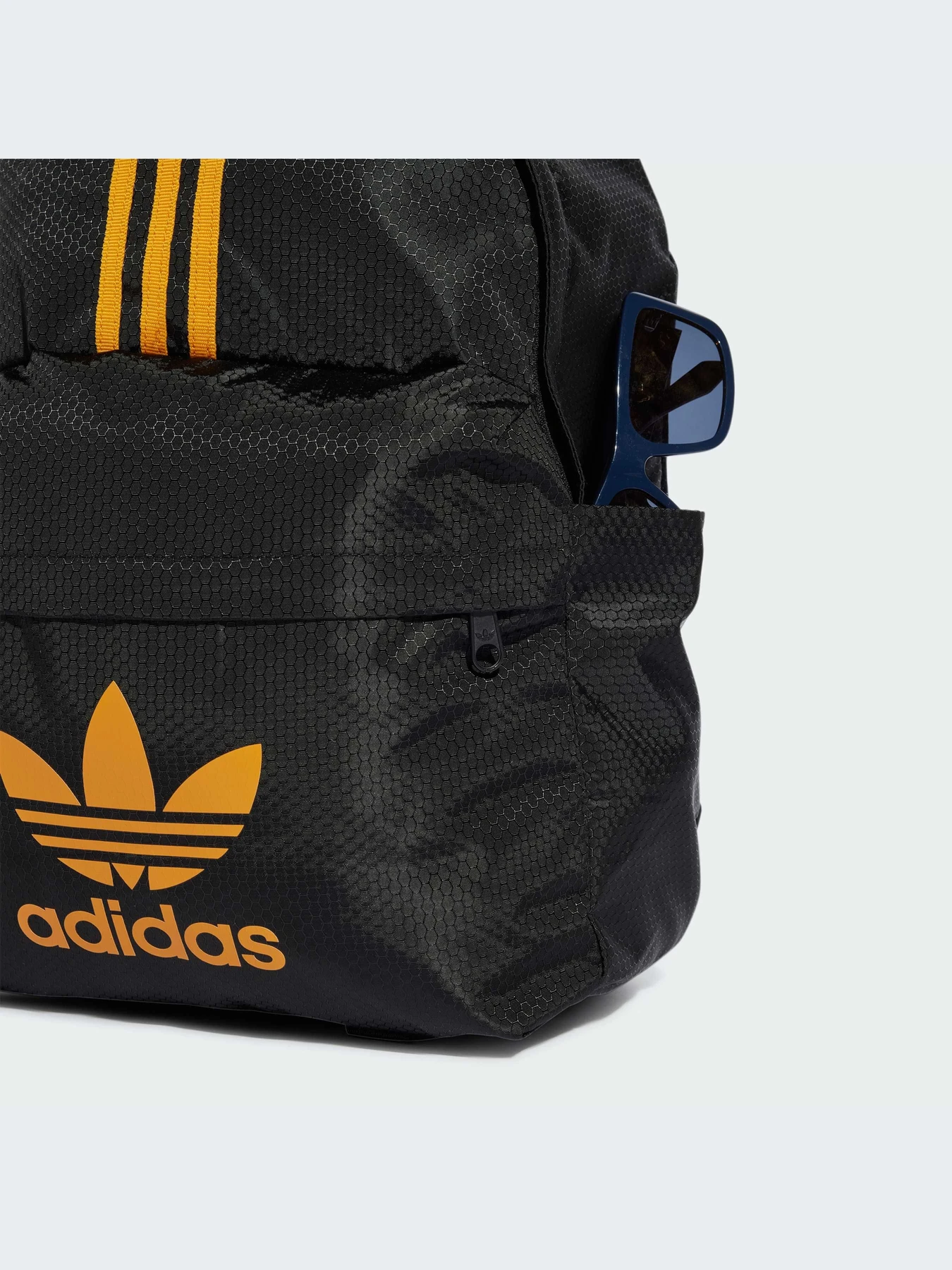Рюкзаки Adidas Adicolor модель IW0946-KZ Рюкзаки Adidas Adicolor модель IW0946-KZ Фото