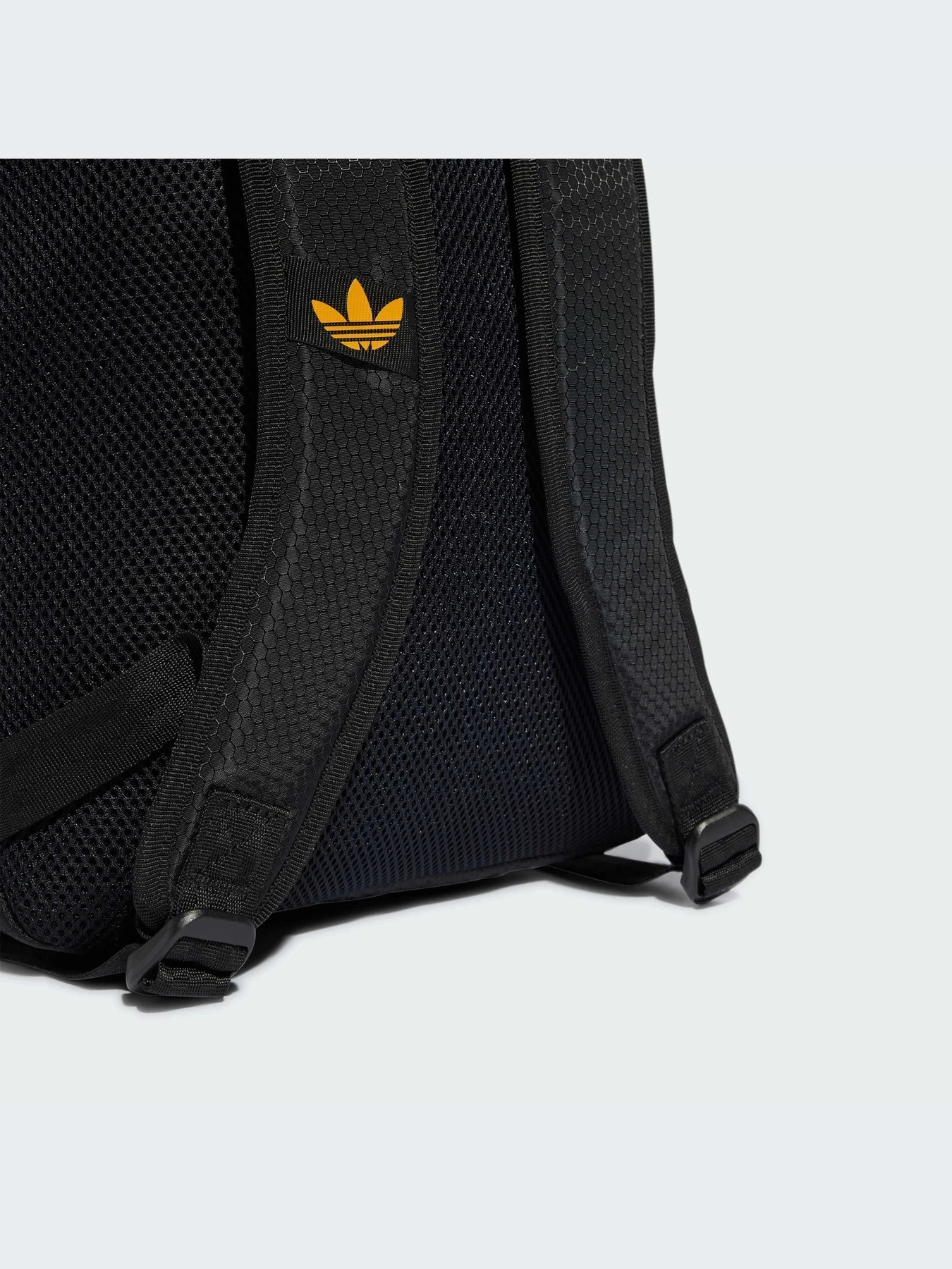 Рюкзаки Adidas Adicolor модель IW0946-KZ Рюкзаки Adidas Adicolor модель IW0946-KZ Фото