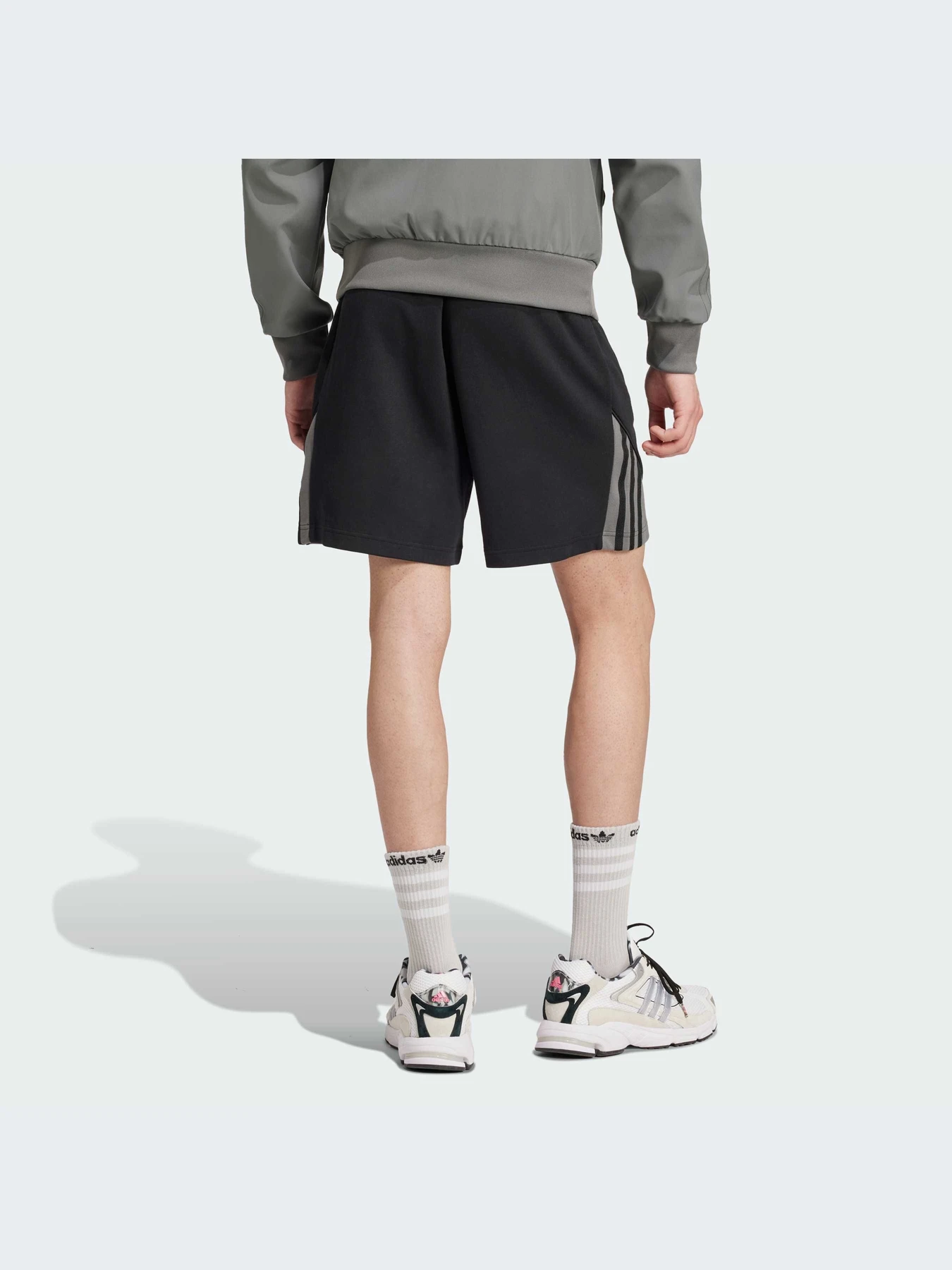 Шорты Adidas Adicolor модель IW5821-KZ Шорты Adidas Adicolor модель IW5821-KZ Фото