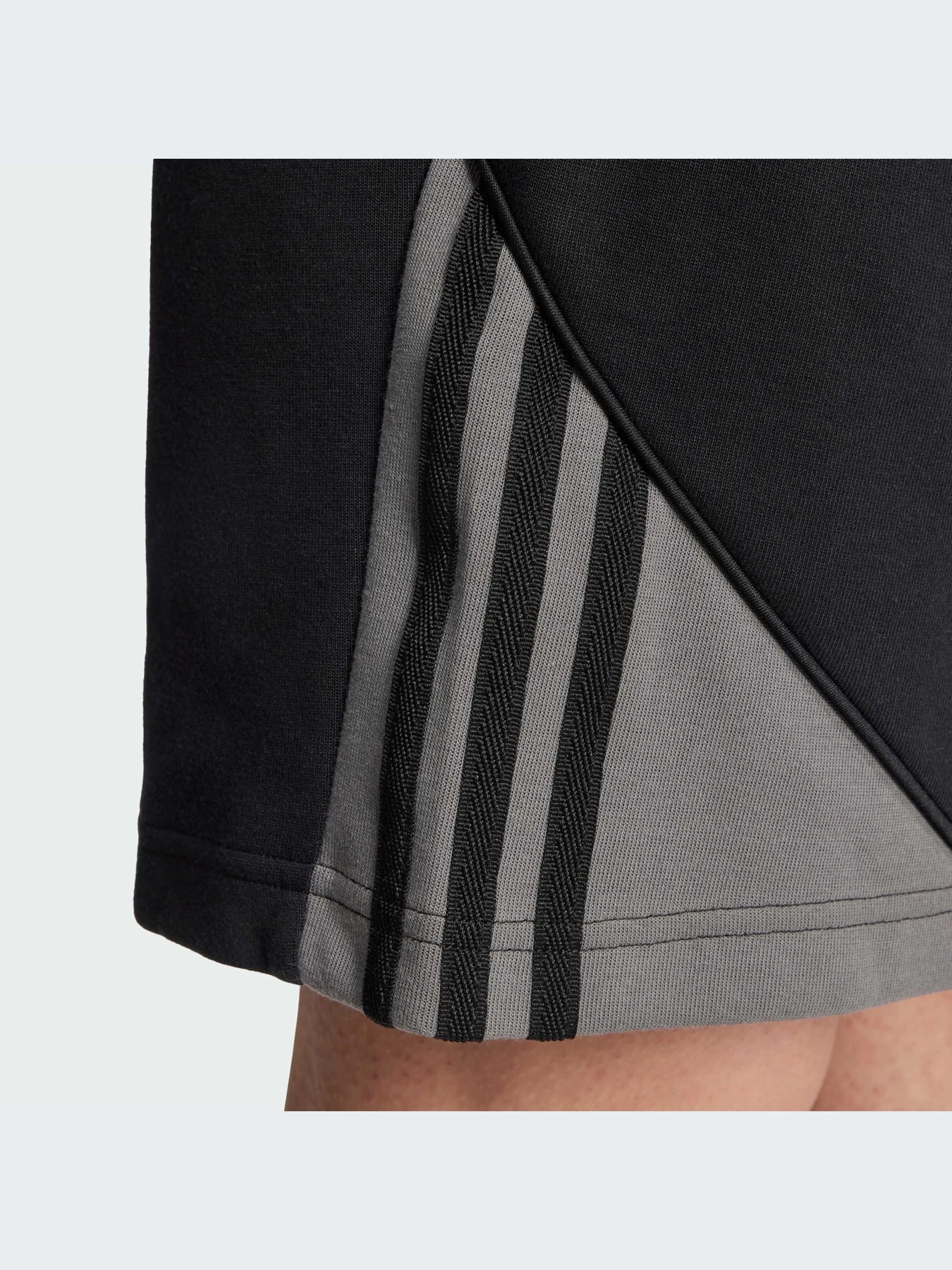 Шорты Adidas Adicolor модель IW5821-KZ Шорты Adidas Adicolor модель IW5821-KZ Фото