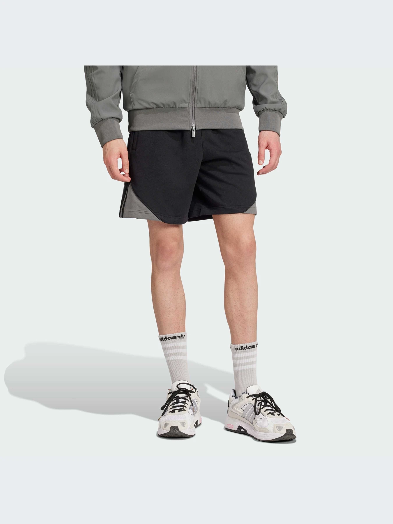 Шорты Adidas Adicolor модель IW5821-KZ Шорты Adidas Adicolor модель IW5821-KZ Фото