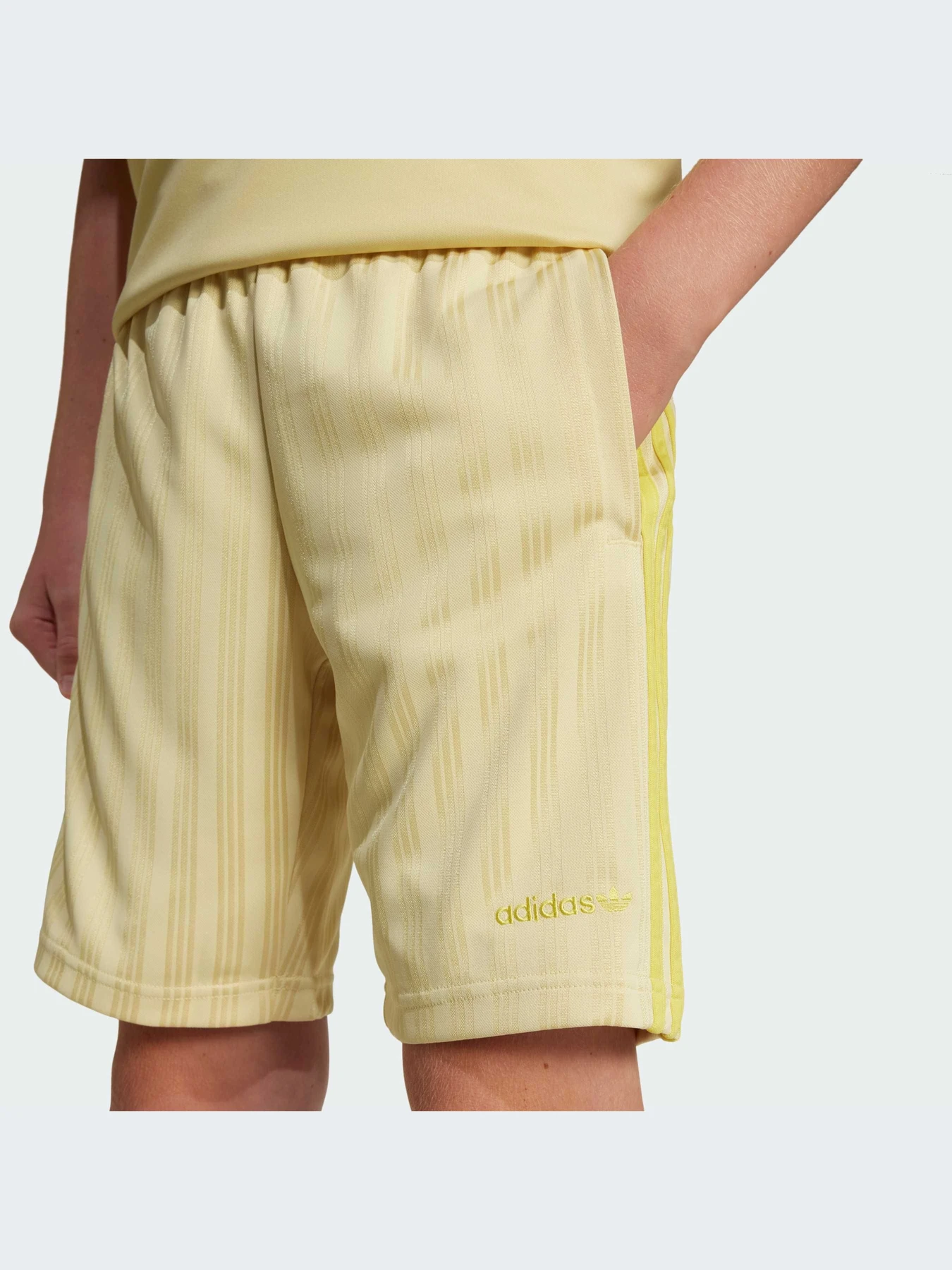 Шорты Adidas Adicolor модель JC5357-KZ Шорты Adidas Adicolor модель JC5357-KZ Фото