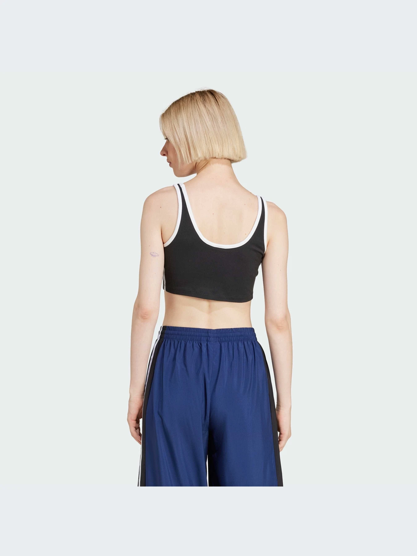 Футболки и поло Adidas Adicolor модель JD4612-KZ Футболки и поло Adidas Adicolor модель JD4612-KZ Фото