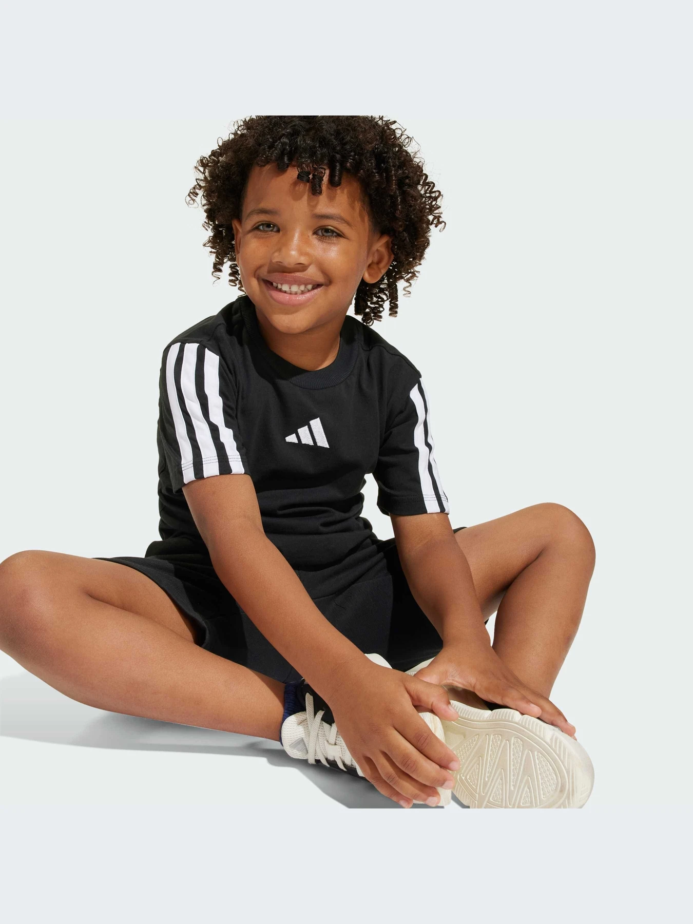 Футболки и поло Adidas модель JE0317-KZ Футболки и поло Adidas модель JE0317-KZ Фото