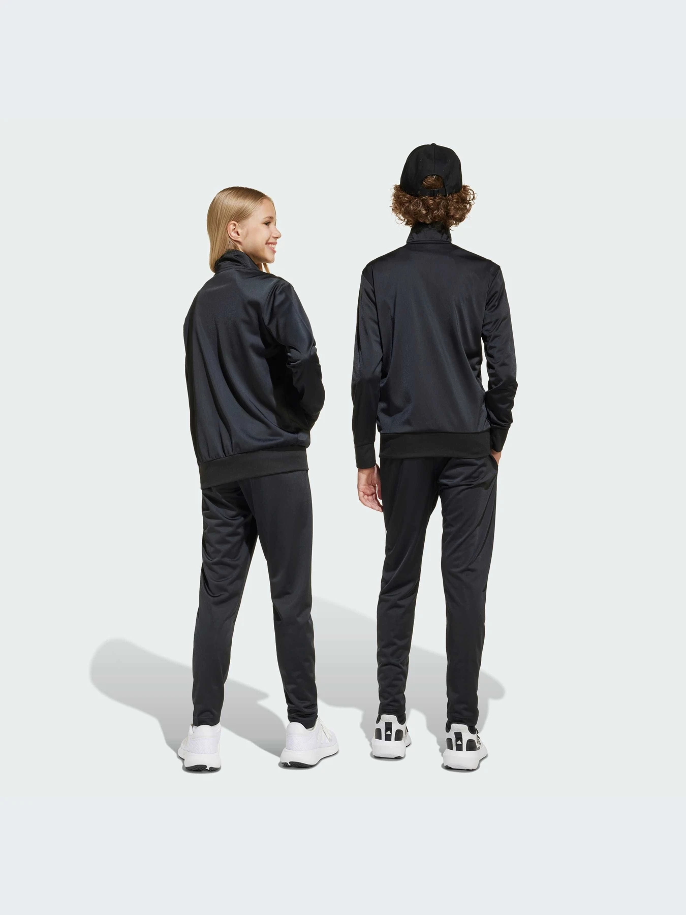 Костюмы Adidas модель JE1399-KZ Костюмы Adidas модель JE1399-KZ Фото