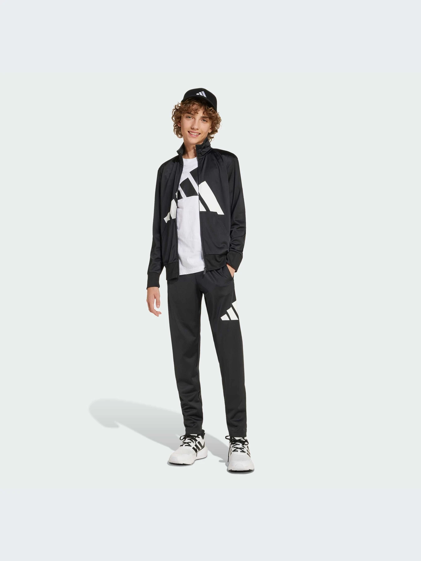Костюмы Adidas модель JE1399-KZ Костюмы Adidas модель JE1399-KZ Фото