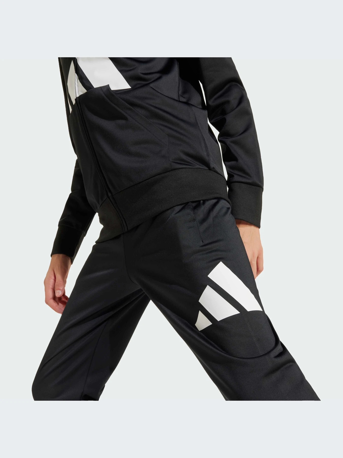 Костюмы Adidas модель JE1399-KZ Костюмы Adidas модель JE1399-KZ Фото