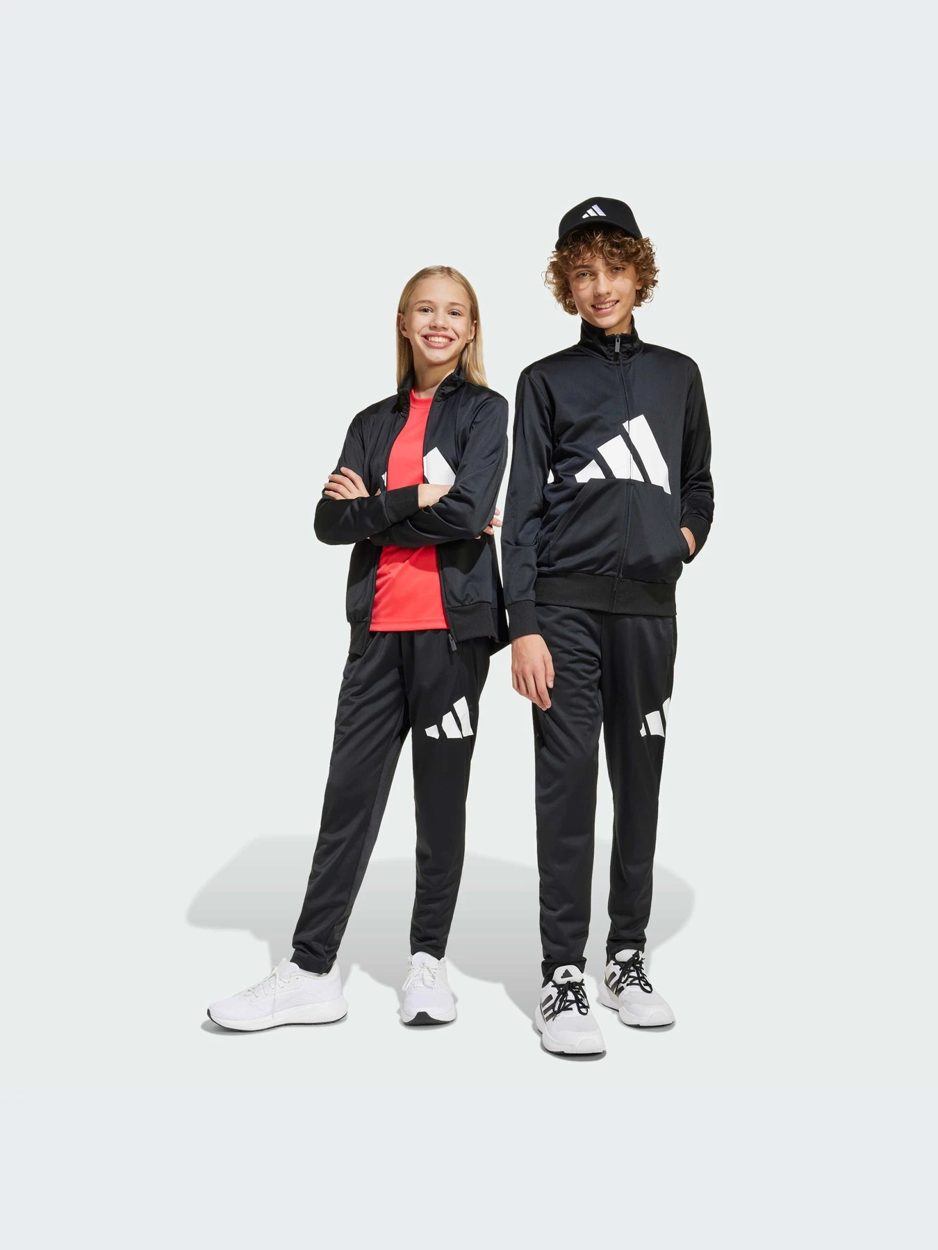 Костюмы Adidas модель JE1399-KZ Костюмы Adidas модель JE1399-KZ Фото