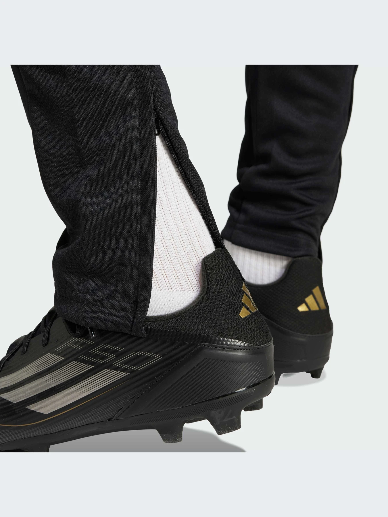 Брюки Adidas модель JE2782-KZ Брюки Adidas модель JE2782-KZ Фото