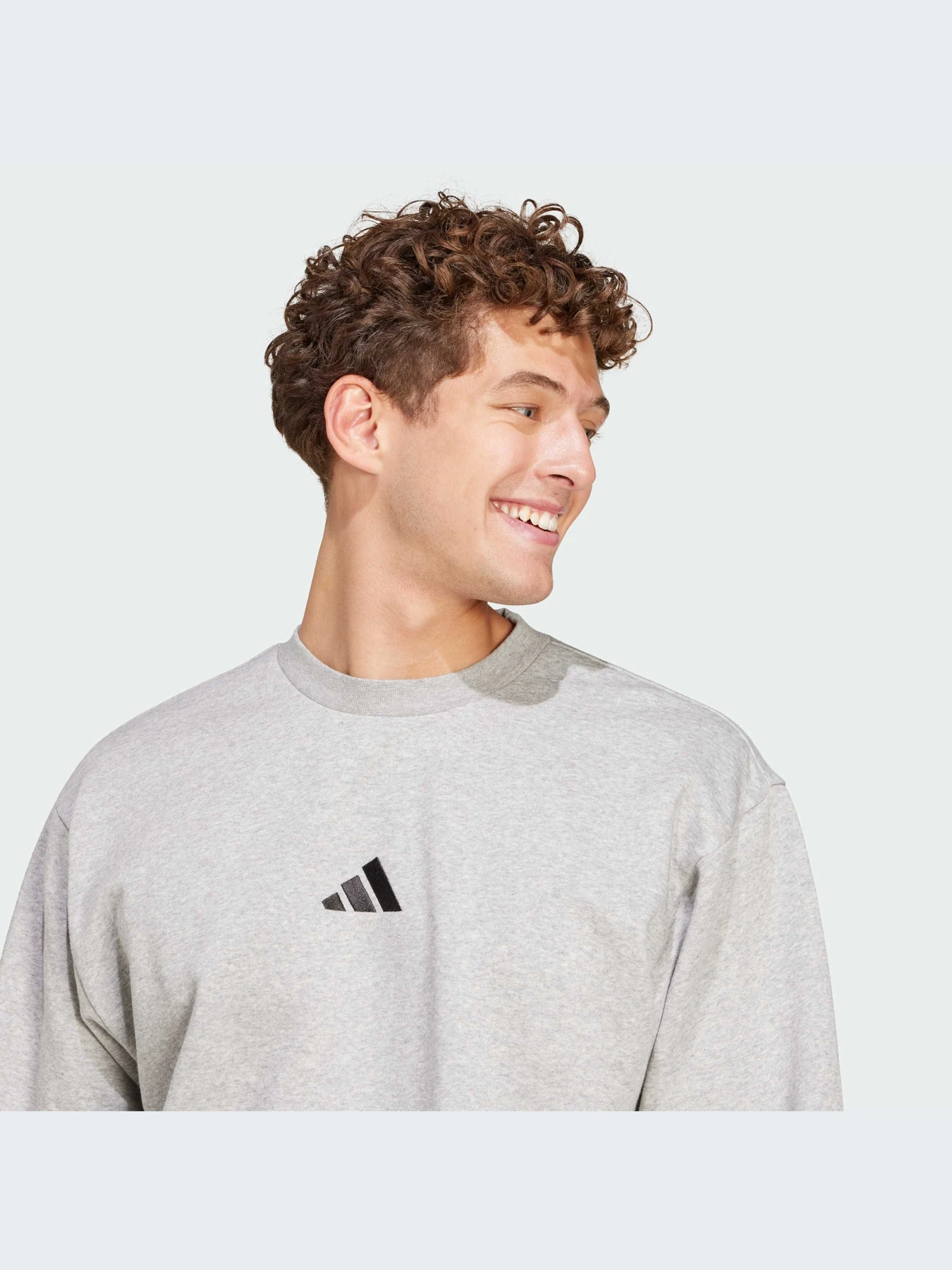 Худи и свитшоты Adidas модель JE3790-KZ Худи и свитшоты Adidas модель JE3790-KZ Фото