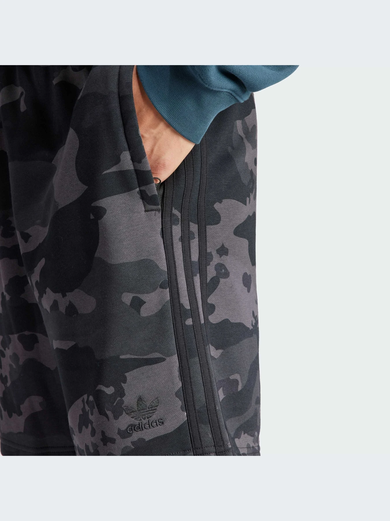 Шорты Adidas Graphics модель IS2941-KZ Шорты Adidas Graphics модель IS2941-KZ Фото