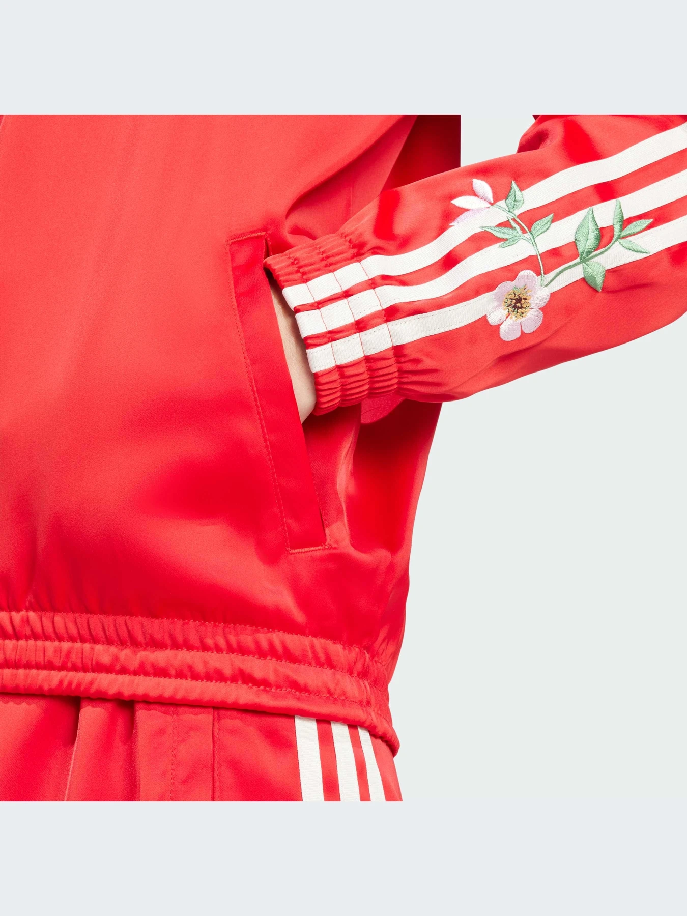 Худи и свитшоты Adidas Graphics модель IS2429-KZ Худи и свитшоты Adidas Graphics модель IS2429-KZ Фото