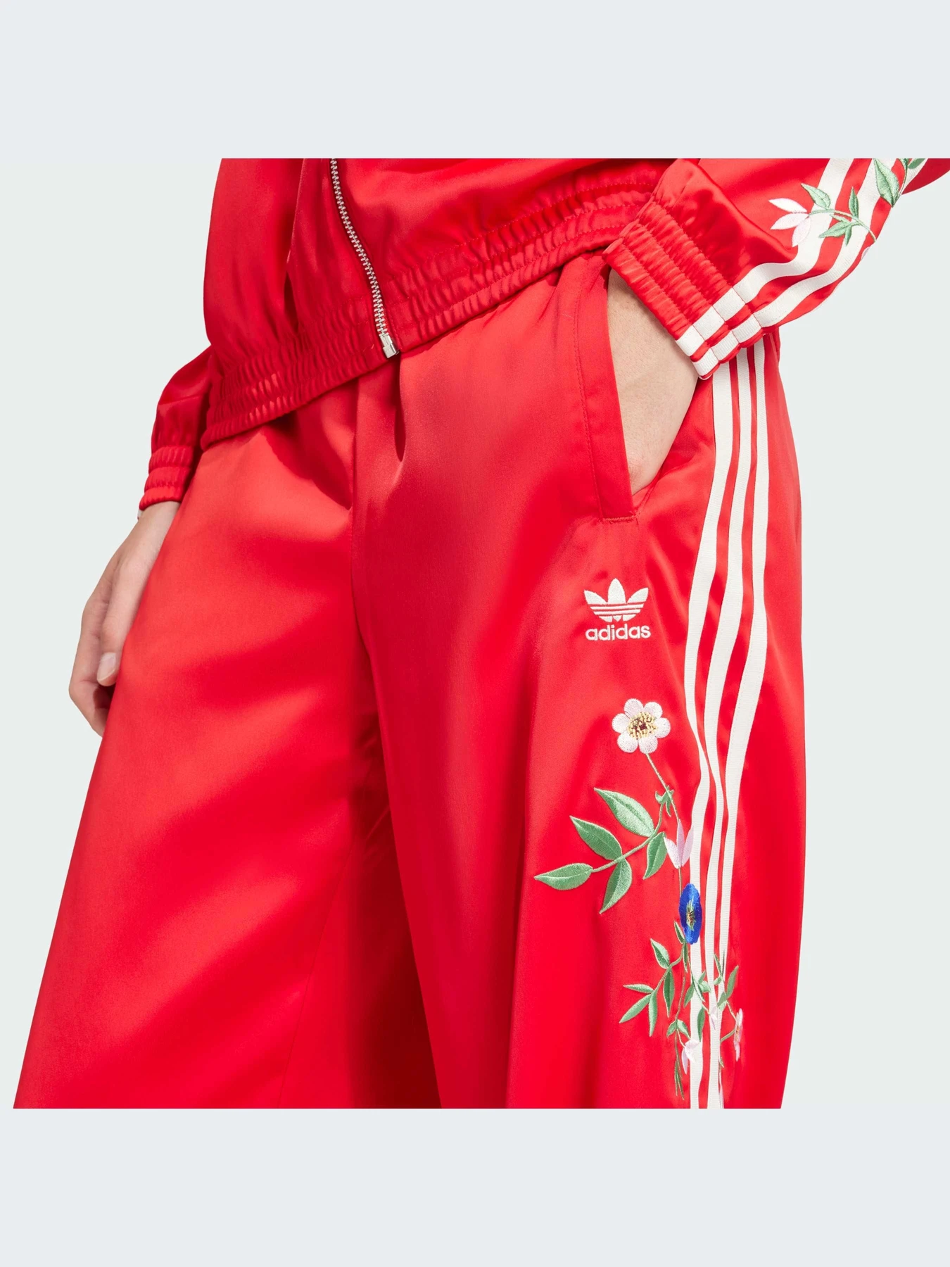 Брюки Adidas Graphics модель IS2430-KZ Брюки Adidas Graphics модель IS2430-KZ Фото