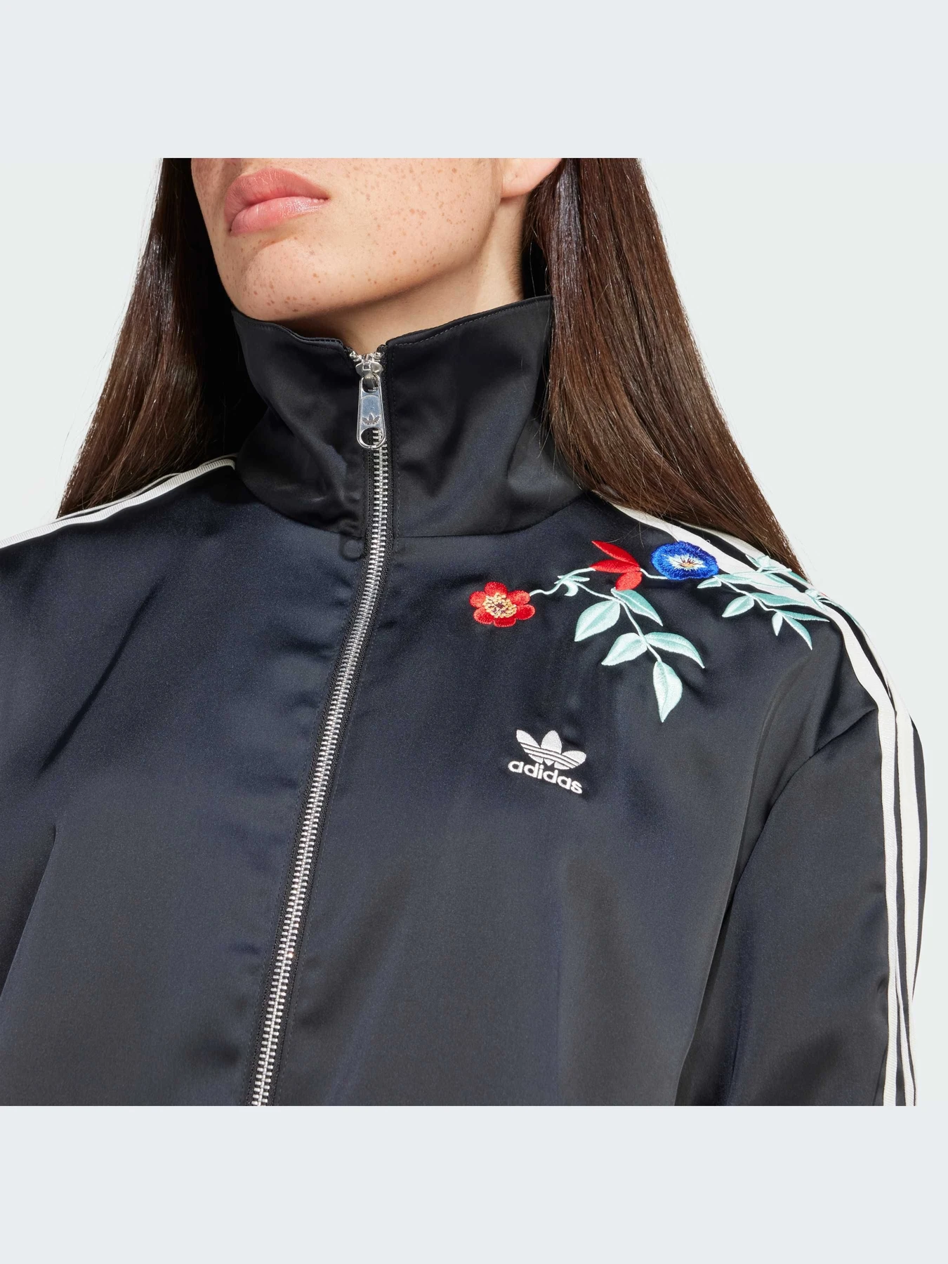 Худи и свитшоты Adidas Graphics модель IT5376-KZ Худи и свитшоты Adidas Graphics модель IT5376-KZ Фото