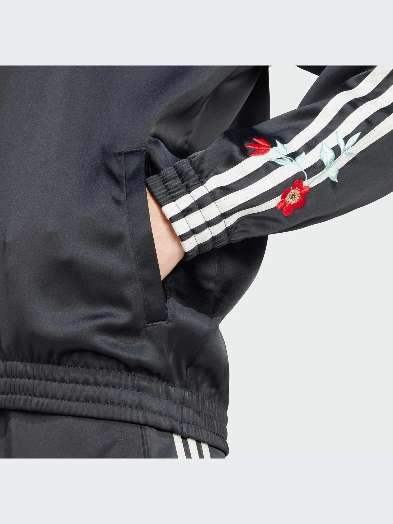 Худи и свитшоты Adidas Graphics модель IT5376-KZ Худи и свитшоты Adidas Graphics модель IT5376-KZ Фото