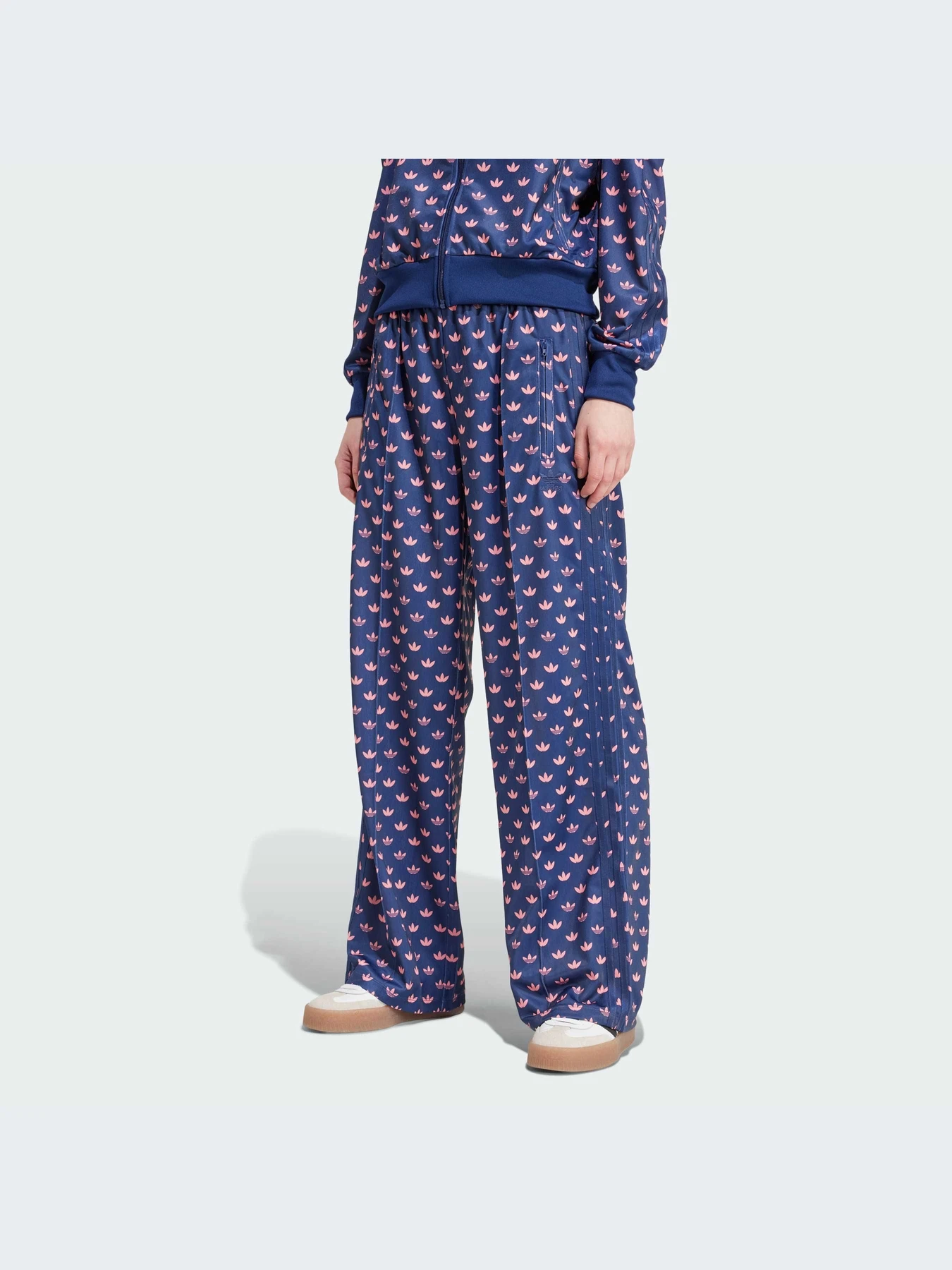 Брюки Adidas Graphics модель IY0326-KZ Брюки Adidas Graphics модель IY0326-KZ Фото