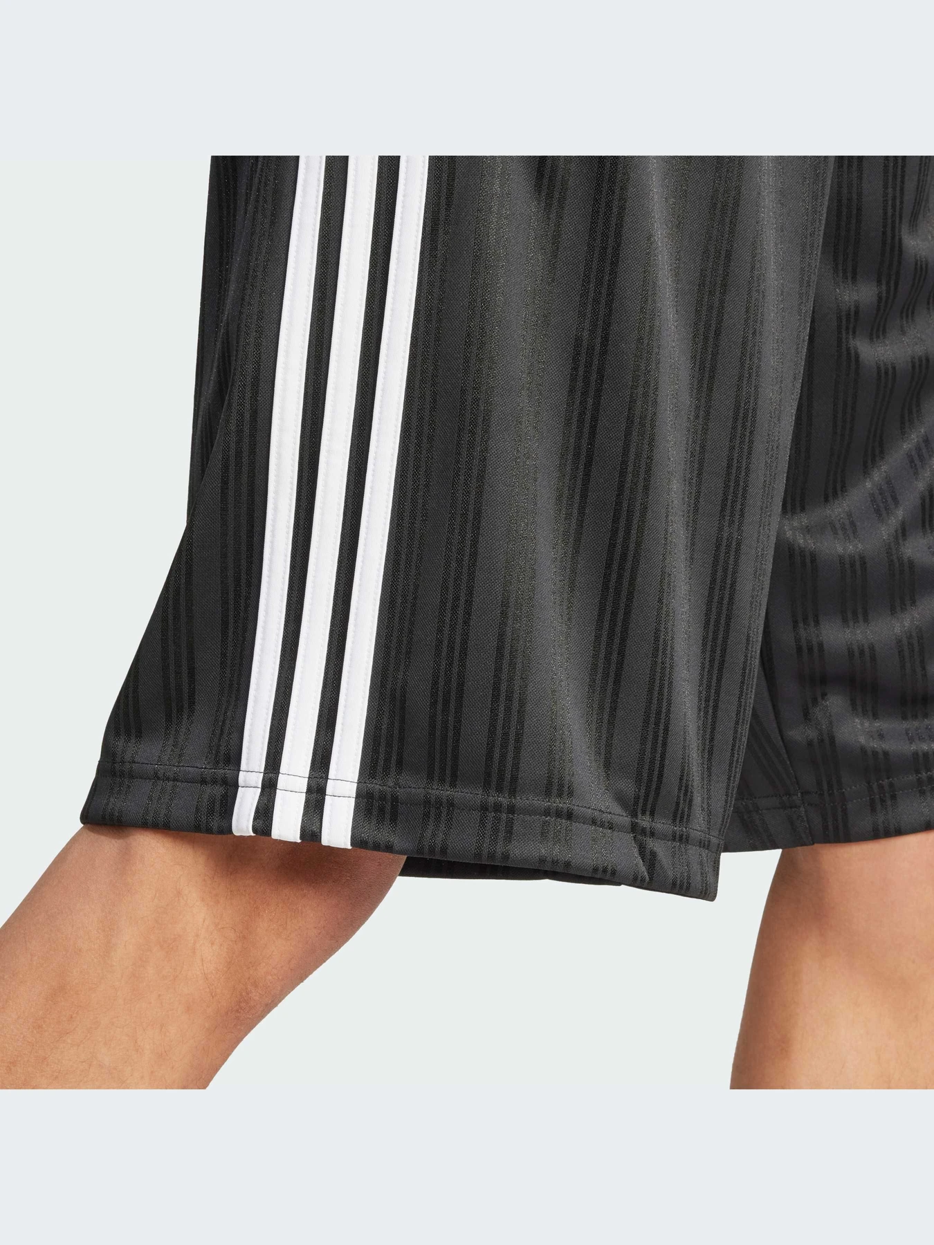 Шорты Adidas Adicolor модель JC6245-KZ Шорты Adidas Adicolor модель JC6245-KZ Фото