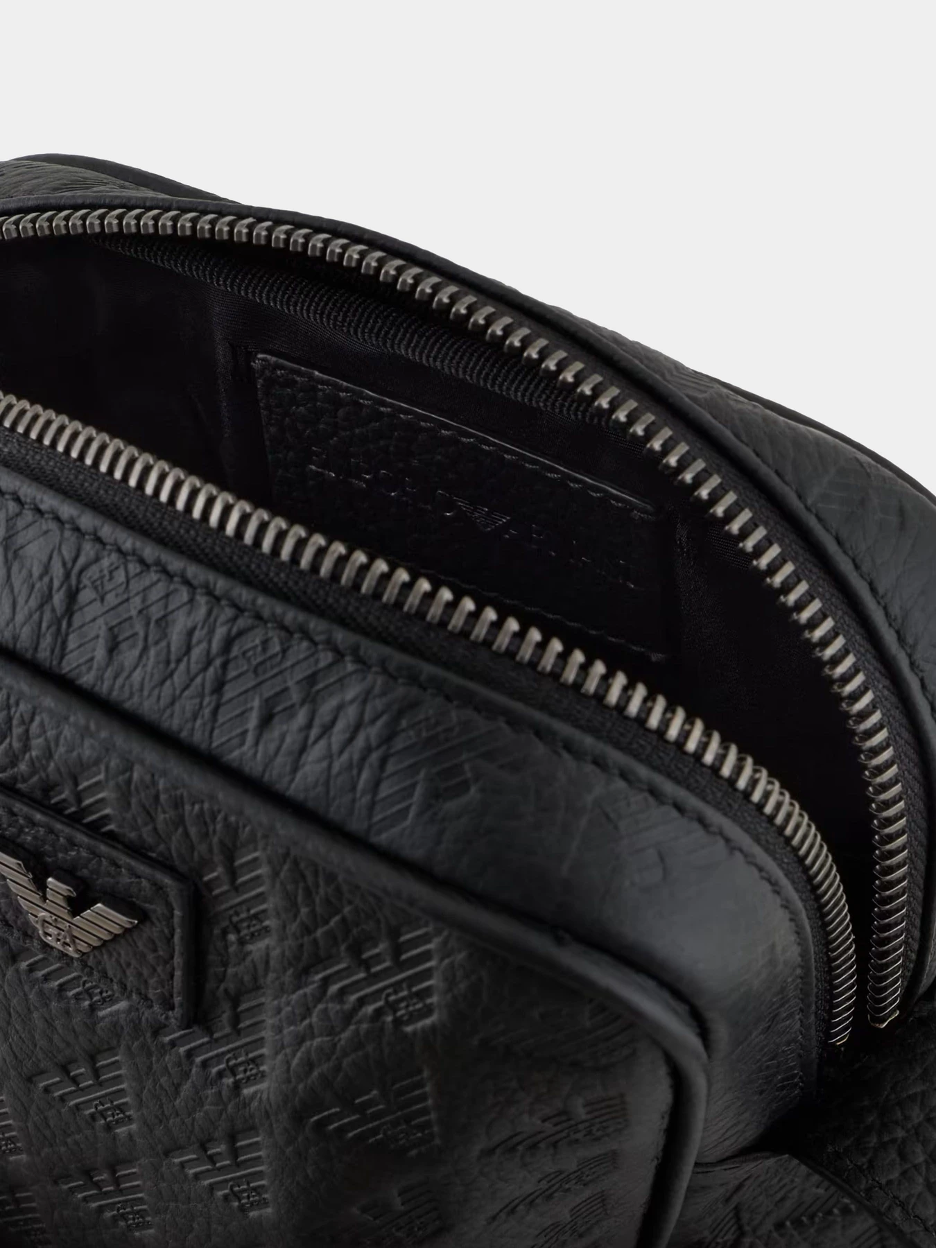 Аксессуары для смартфонов Emporio Armani модель EM001737-AF14774-UC001 Аксессуары для смартфонов Emporio Armani модель EM001737-AF14774-UC001 Фото