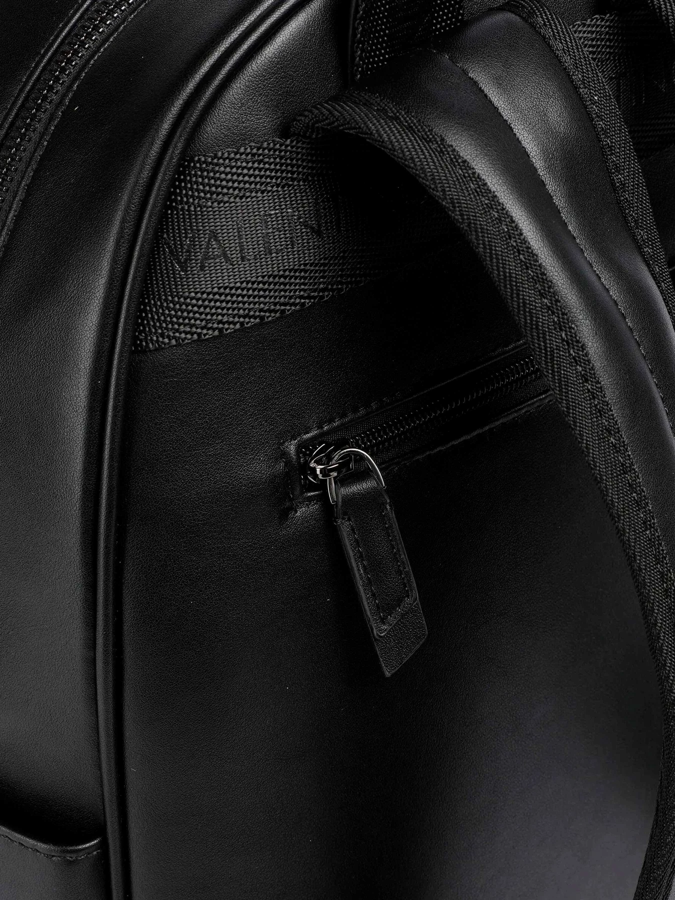 Рюкзаки Valentino Bags модель VBS8UT02-001 Рюкзаки Valentino Bags модель VBS8UT02-001 Фото