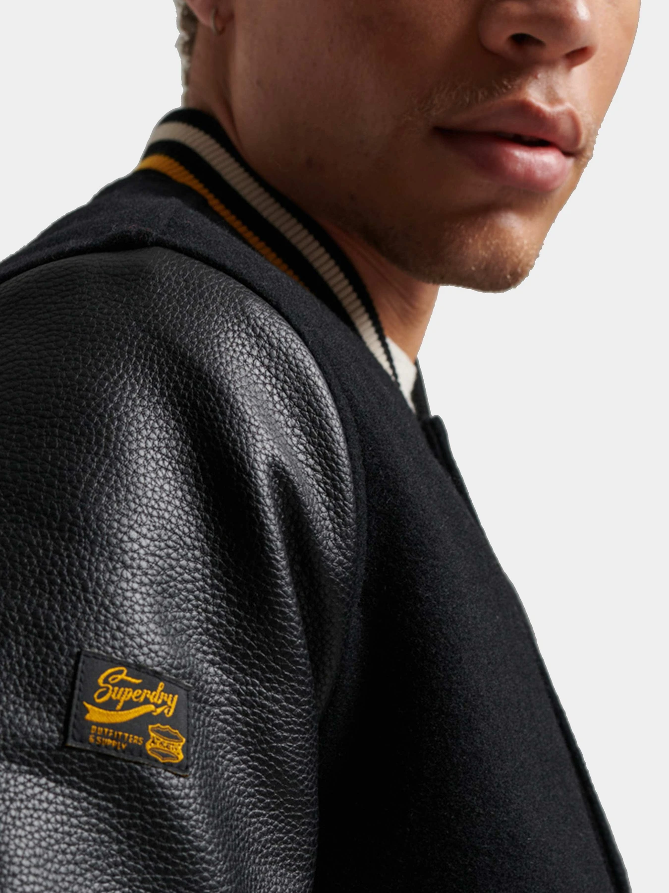Куртки и дубленки Superdry модель M5011651A06A Куртки и дубленки Superdry модель M5011651A06A Фото