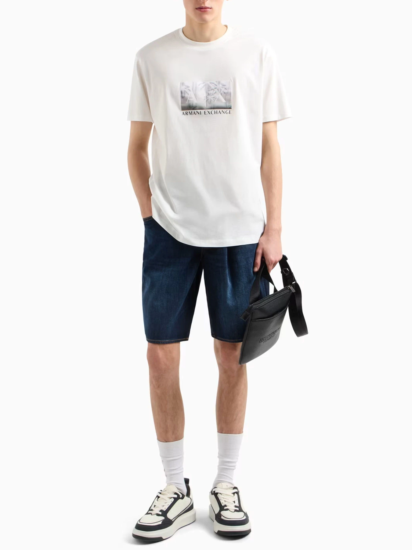 Шорты Armani Exchange модель XM000073-AF13089-MB010 Шорты Armani Exchange модель XM000073-AF13089-MB010 Фото