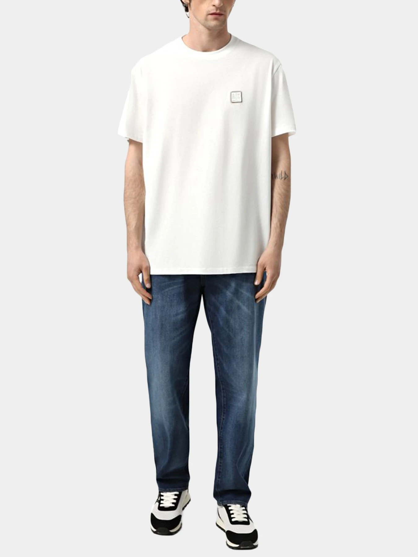 Джинсы Armani Exchange модель XM000075-AF13097-MB001 Джинсы Armani Exchange модель XM000075-AF13097-MB001 Фото