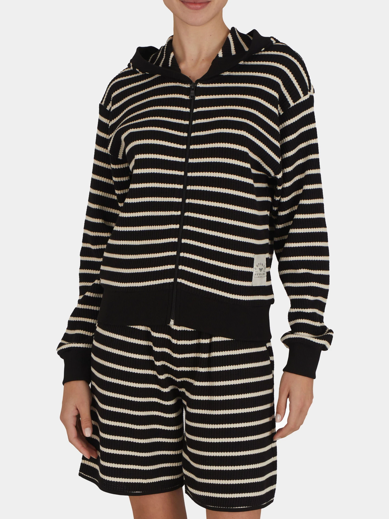 Худи и свитшоты Emporio Armani модель EW000384-AF10886-FC061 Худи и свитшоты Emporio Armani модель EW000384-AF10886-FC061 Фото