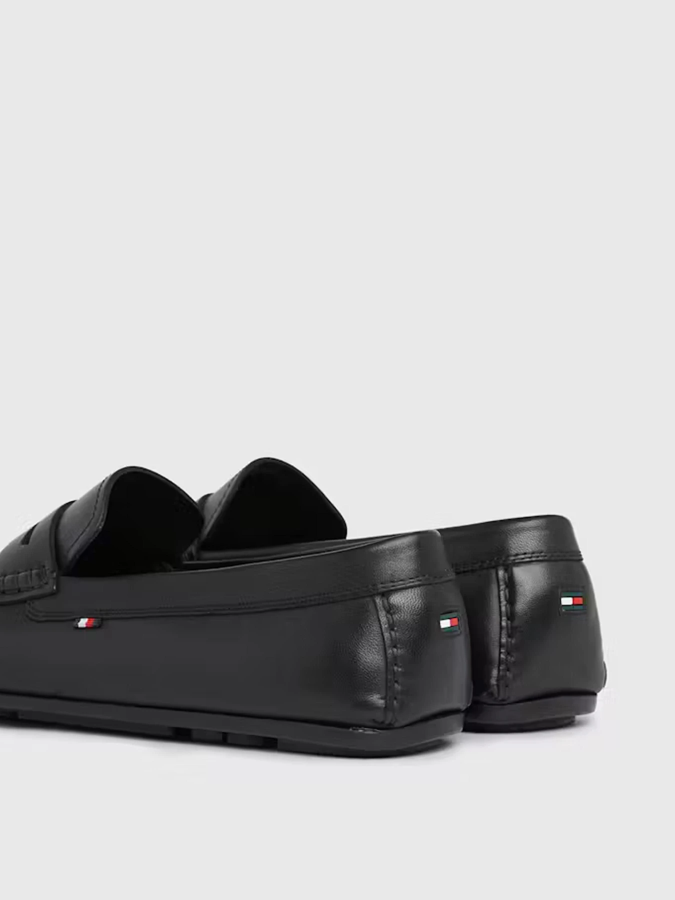 Слипоны и мокасины Tommy Hilfiger модель FM0FM04810-BDS Слипоны и мокасины Tommy Hilfiger модель FM0FM04810-BDS Фото