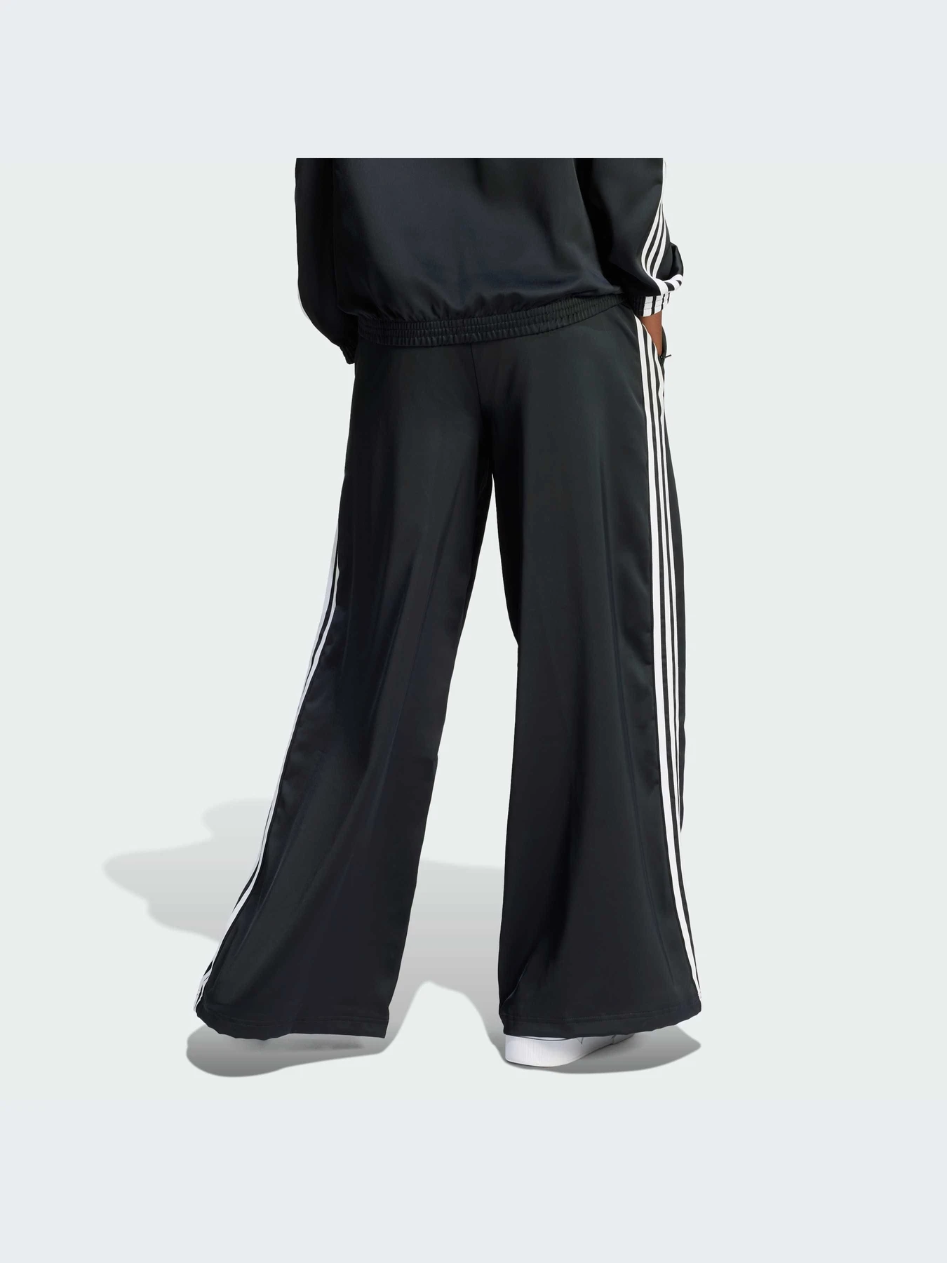 Брюки Adidas Adicolor модель IU2520-KZ Брюки Adidas Adicolor модель IU2520-KZ Фото